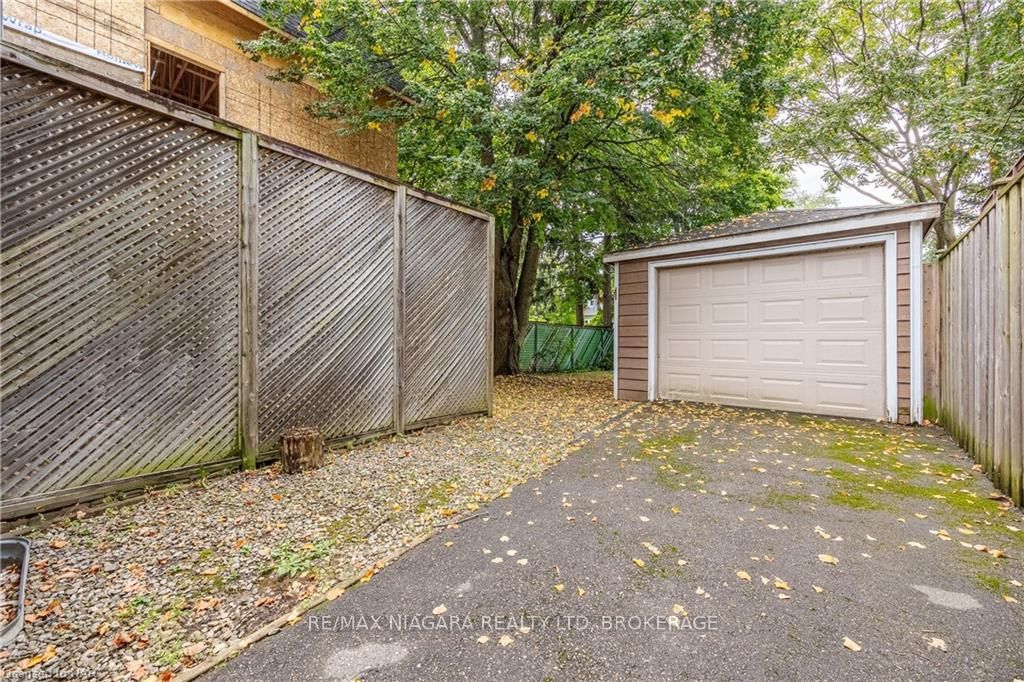 333 GLENGARRY Avenue