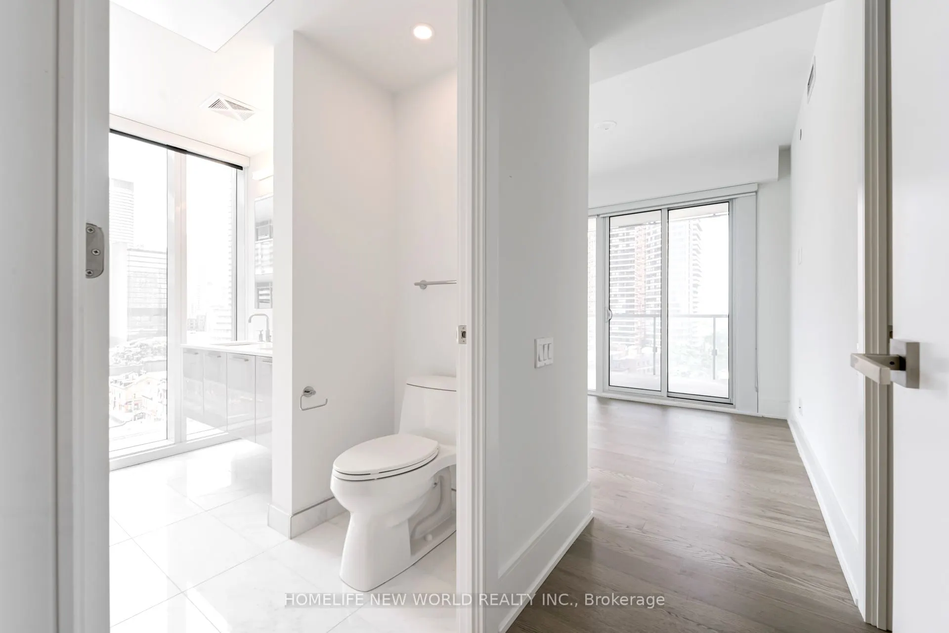 1 Gloucester Street #915