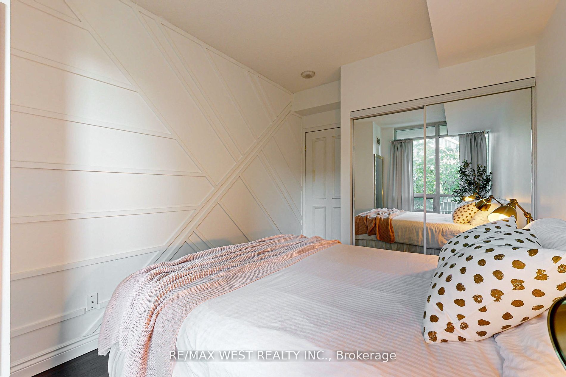 209 Fort York Boulevard #355