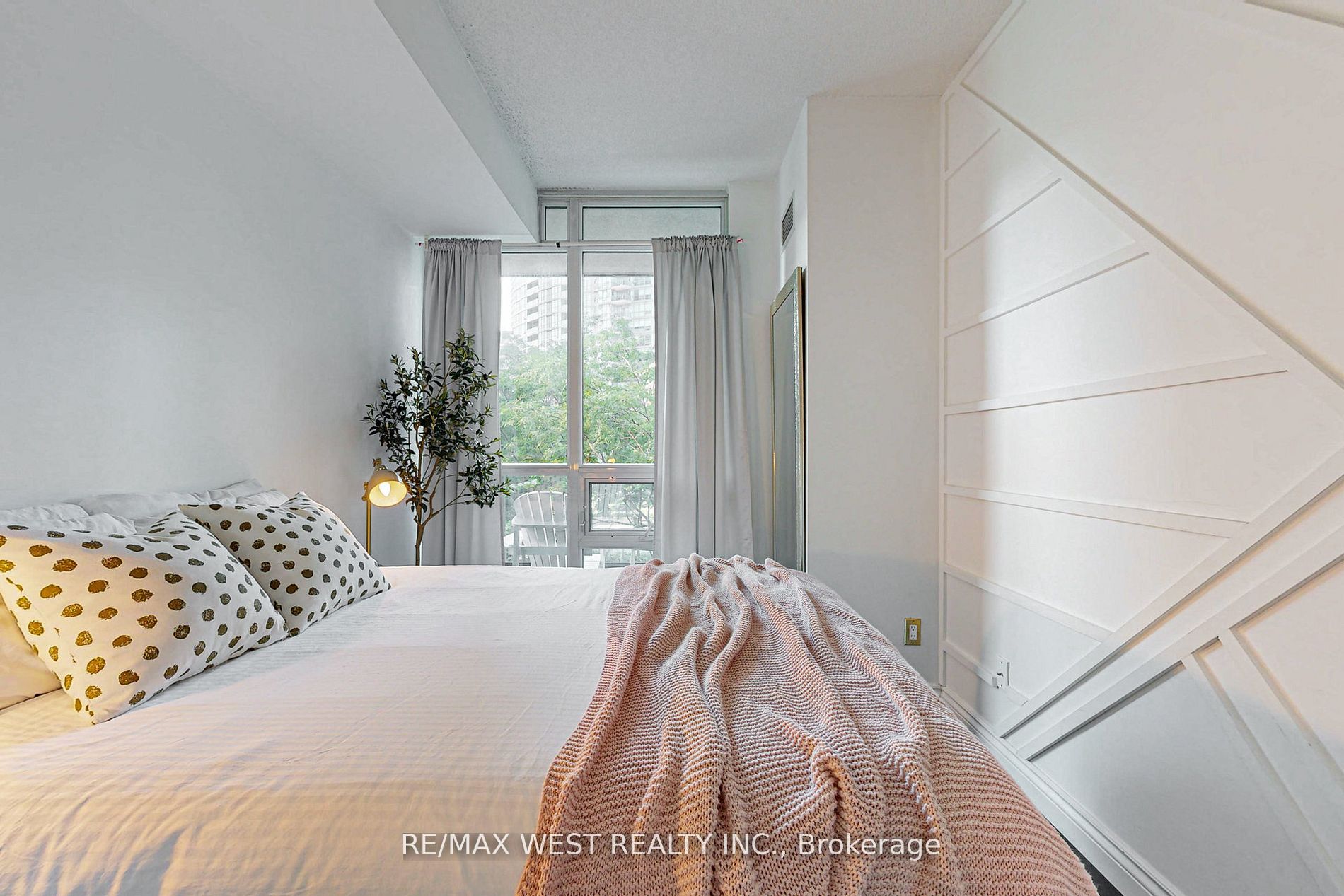 209 Fort York Boulevard #355