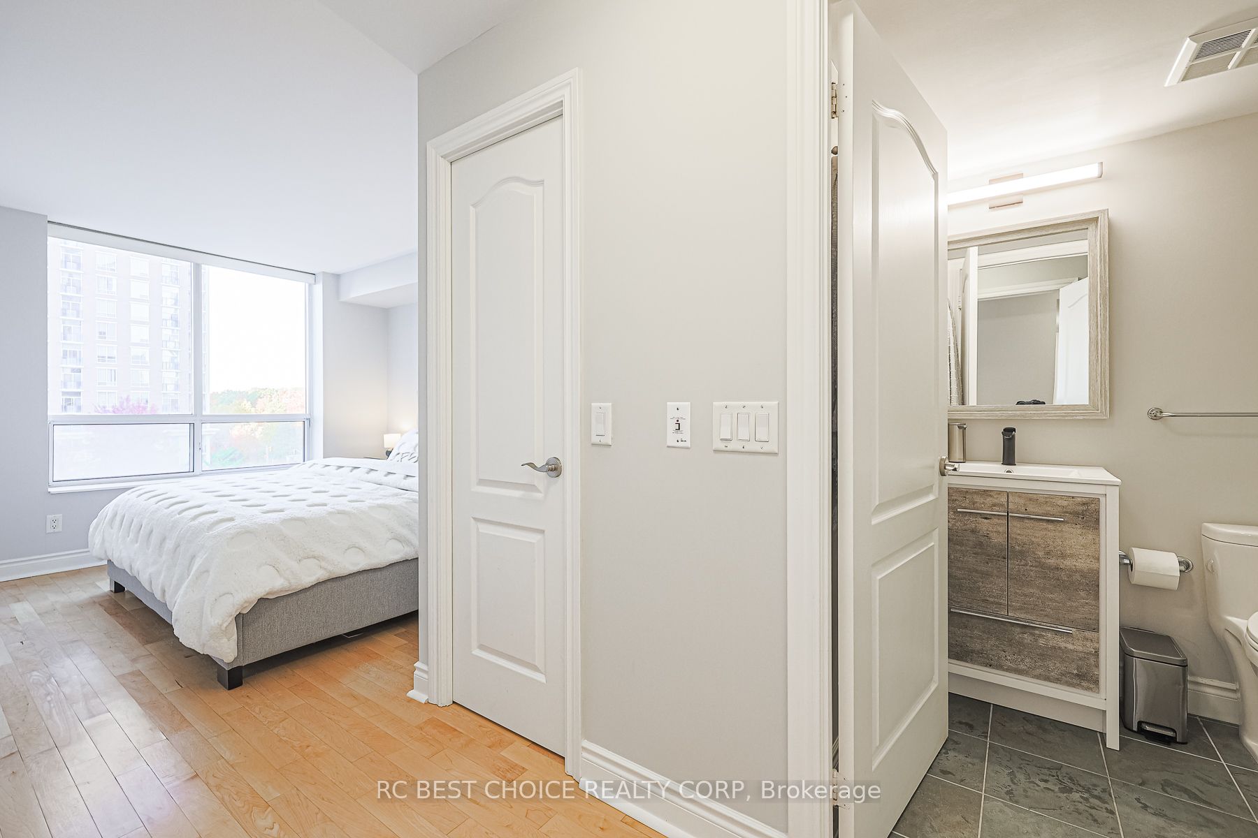 1103 Leslie Street, #504