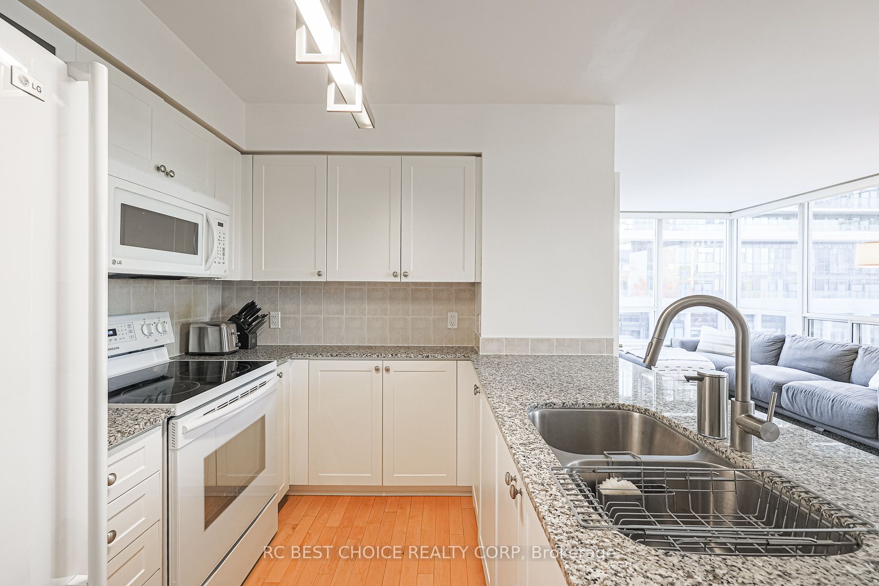 1103 Leslie Street, #504