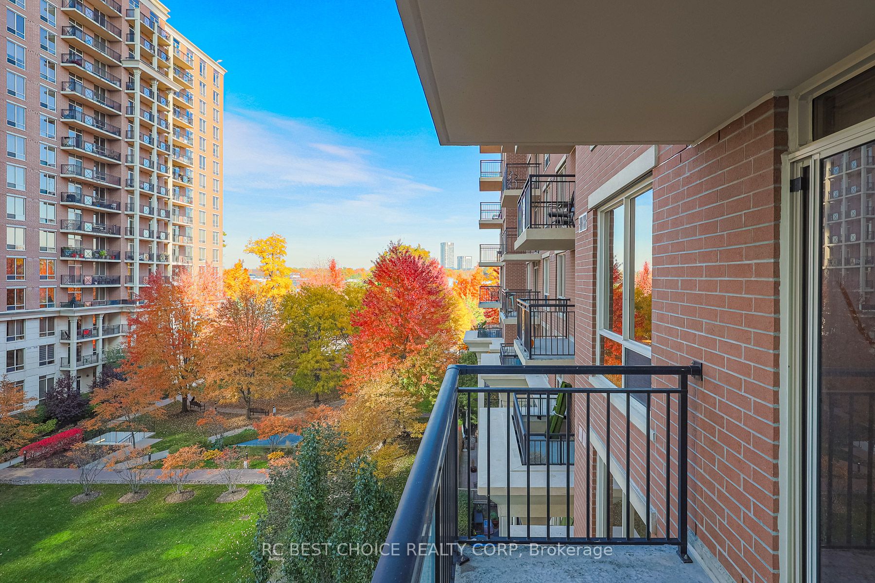 1103 Leslie Street, #504