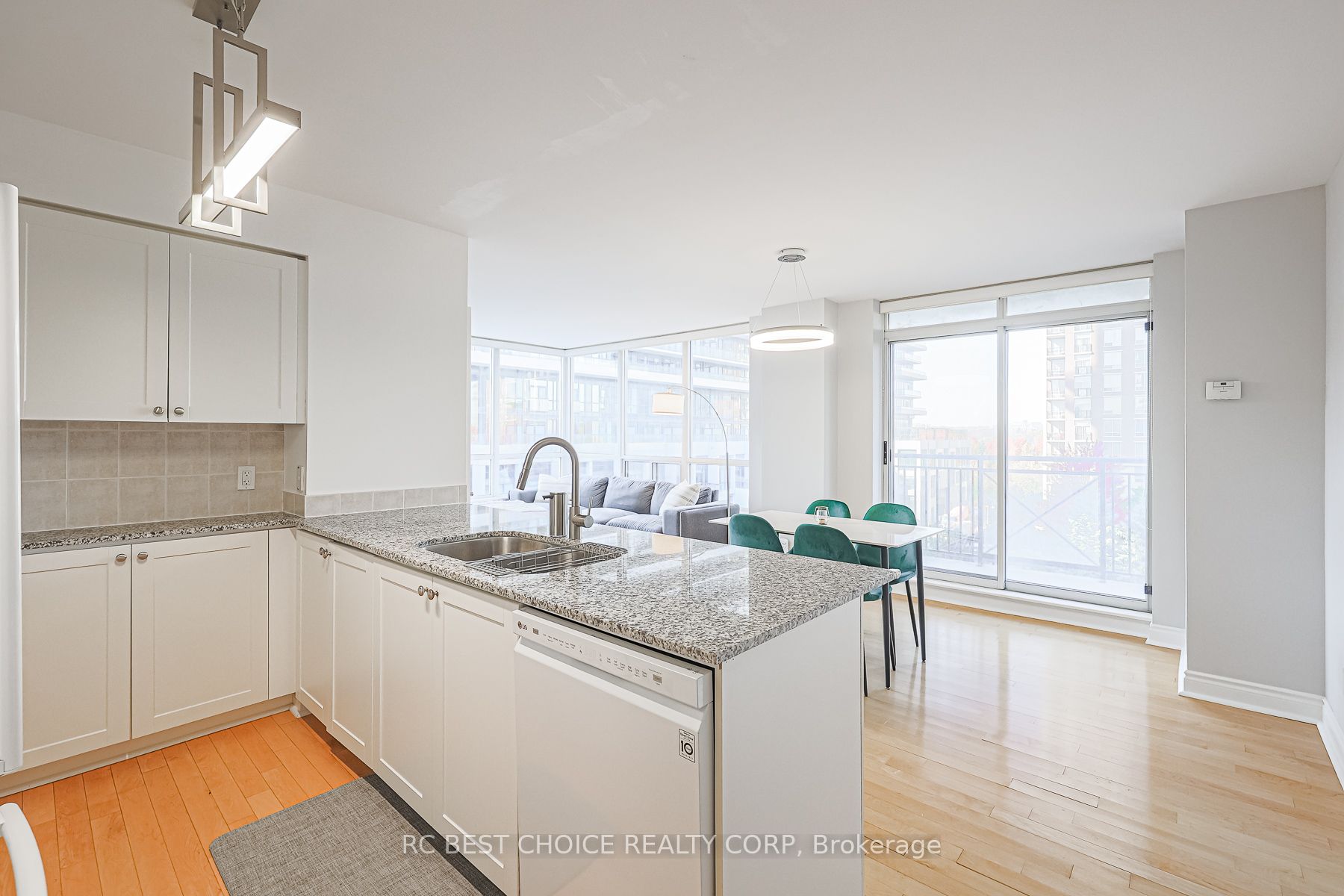 1103 Leslie Street, #504