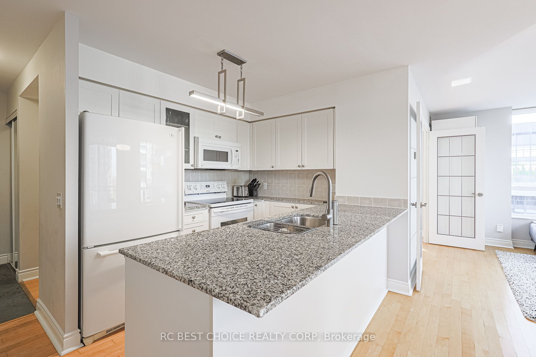 1103 Leslie Street, #504