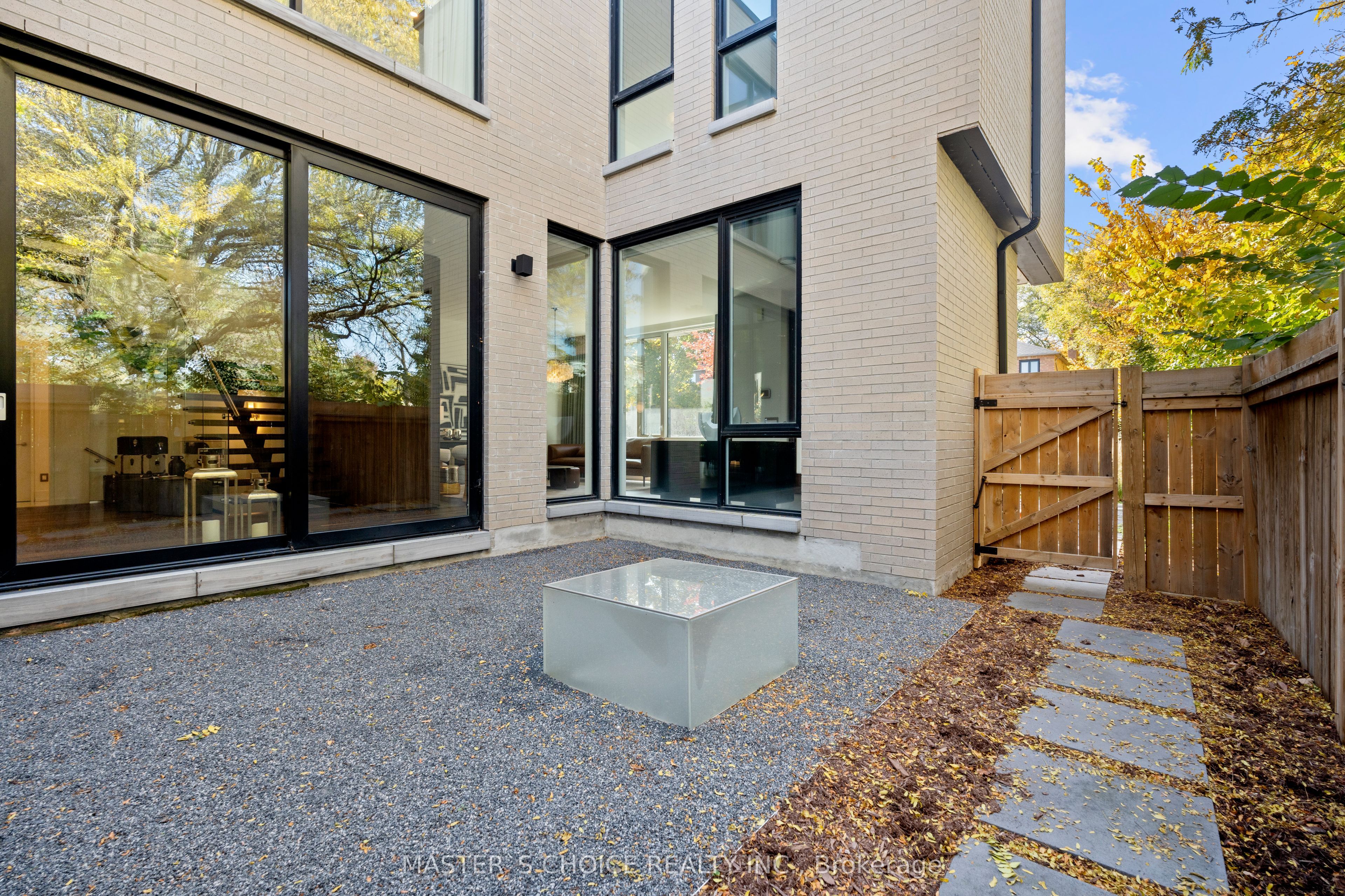 15 Fairmeadow Avenue