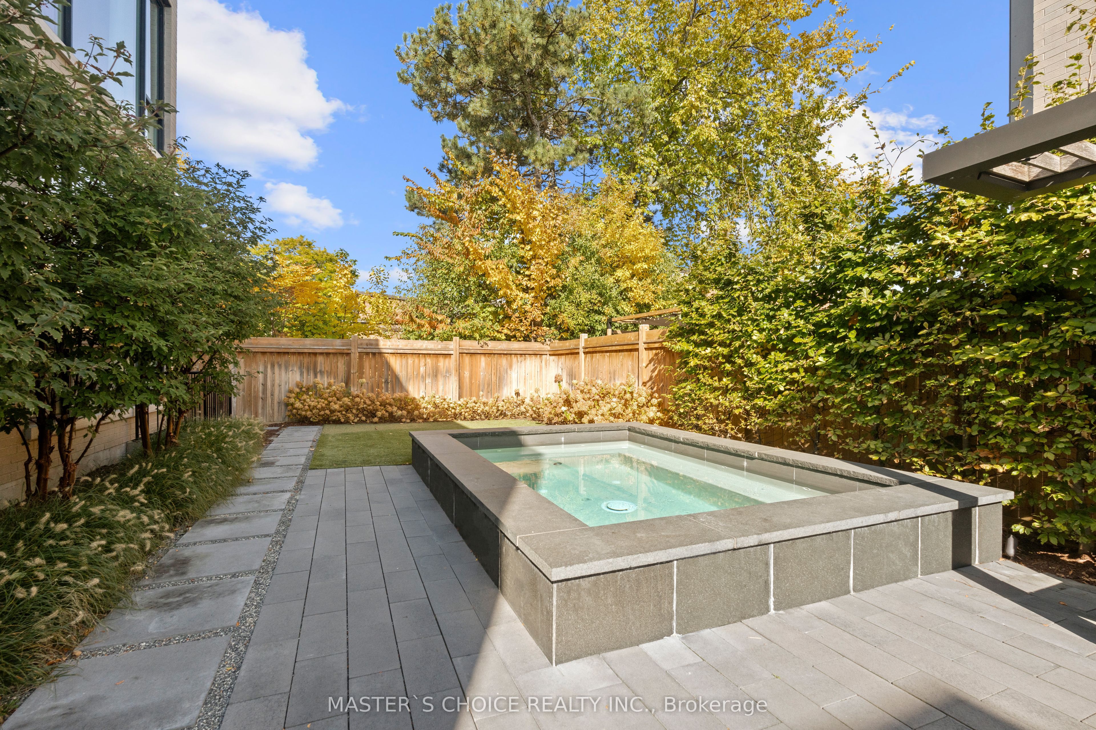 15 Fairmeadow Avenue