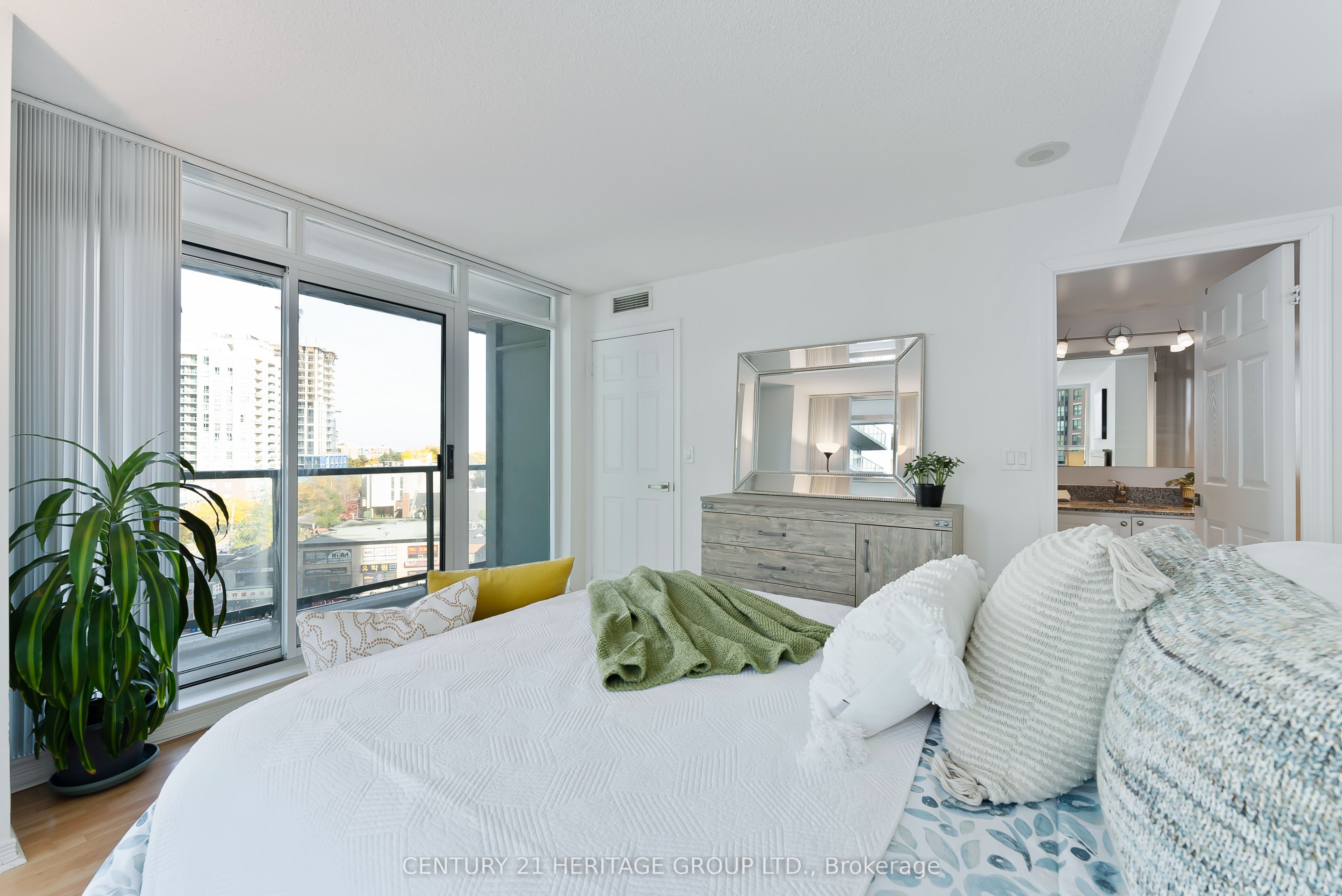 5500 Yonge Street, #710