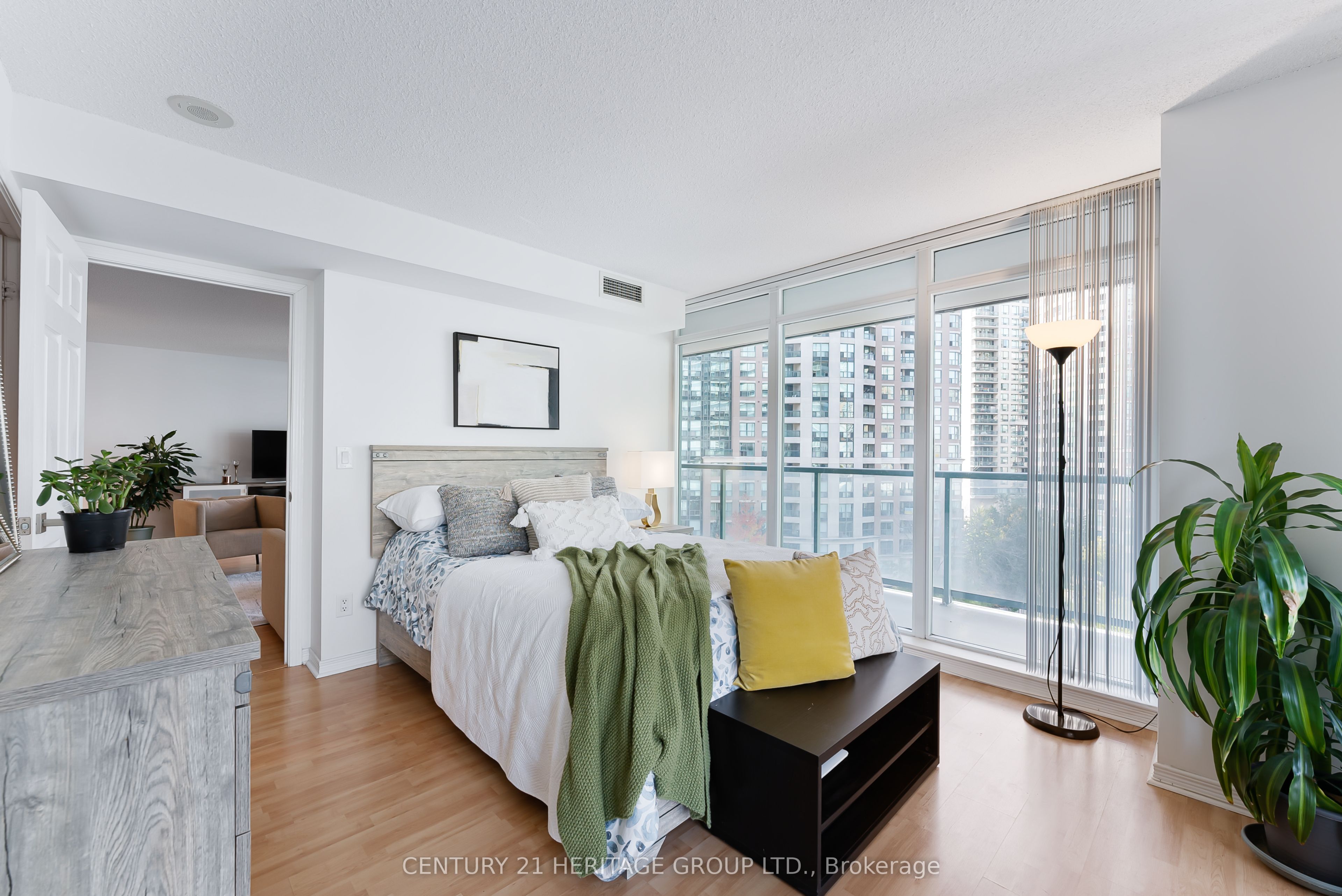 5500 Yonge Street, #710