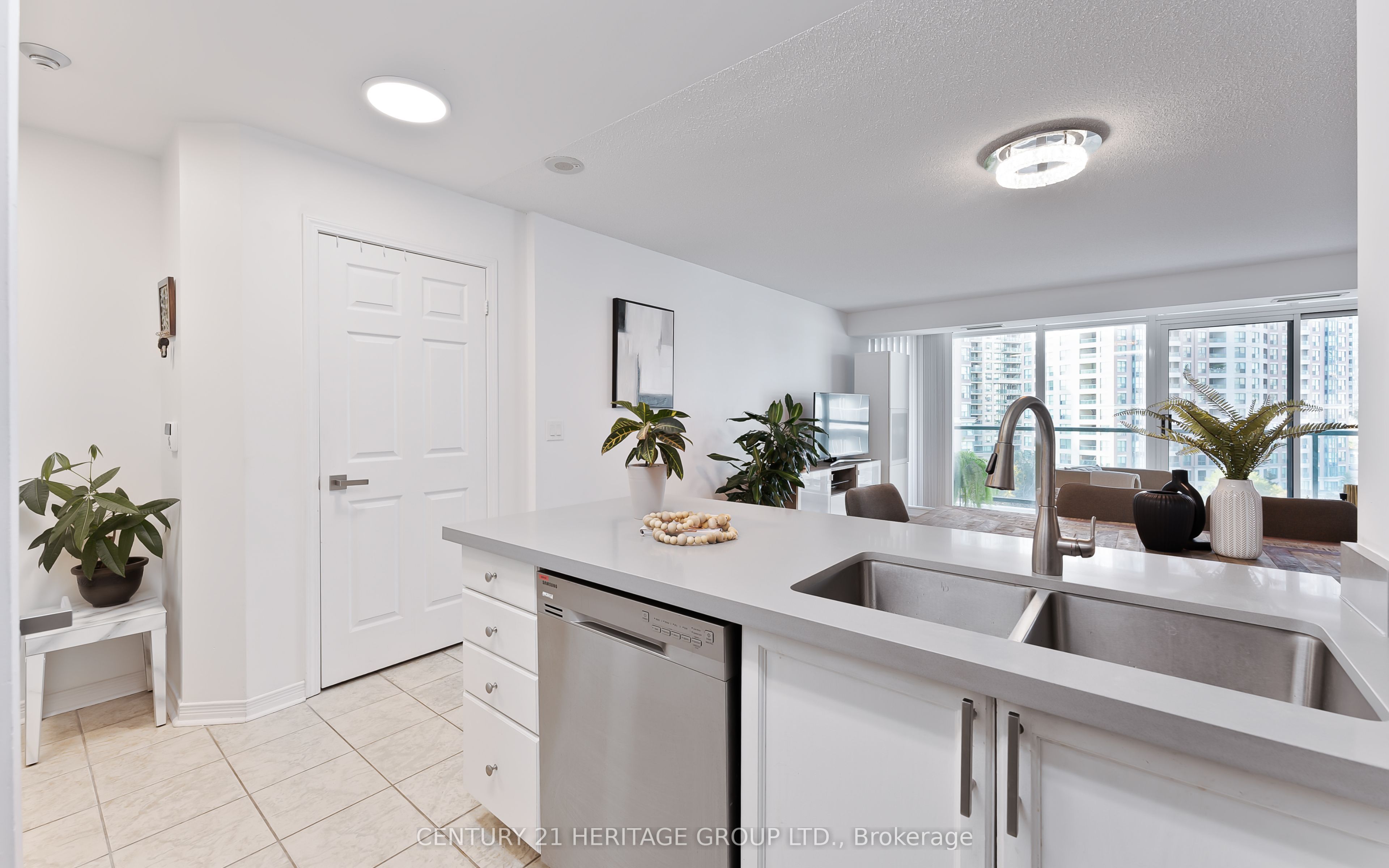 5500 Yonge Street, #710