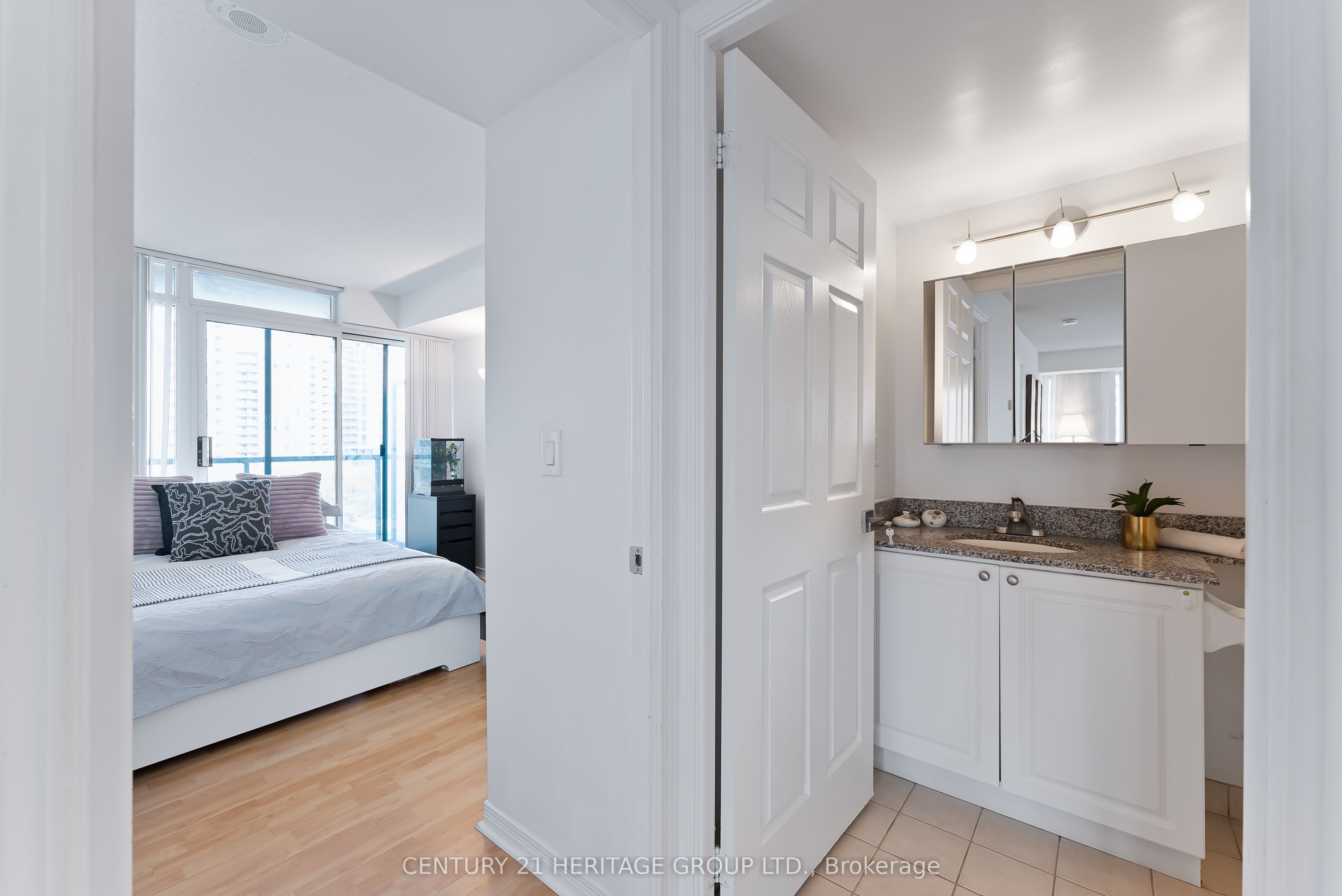 5500 Yonge Street, #710