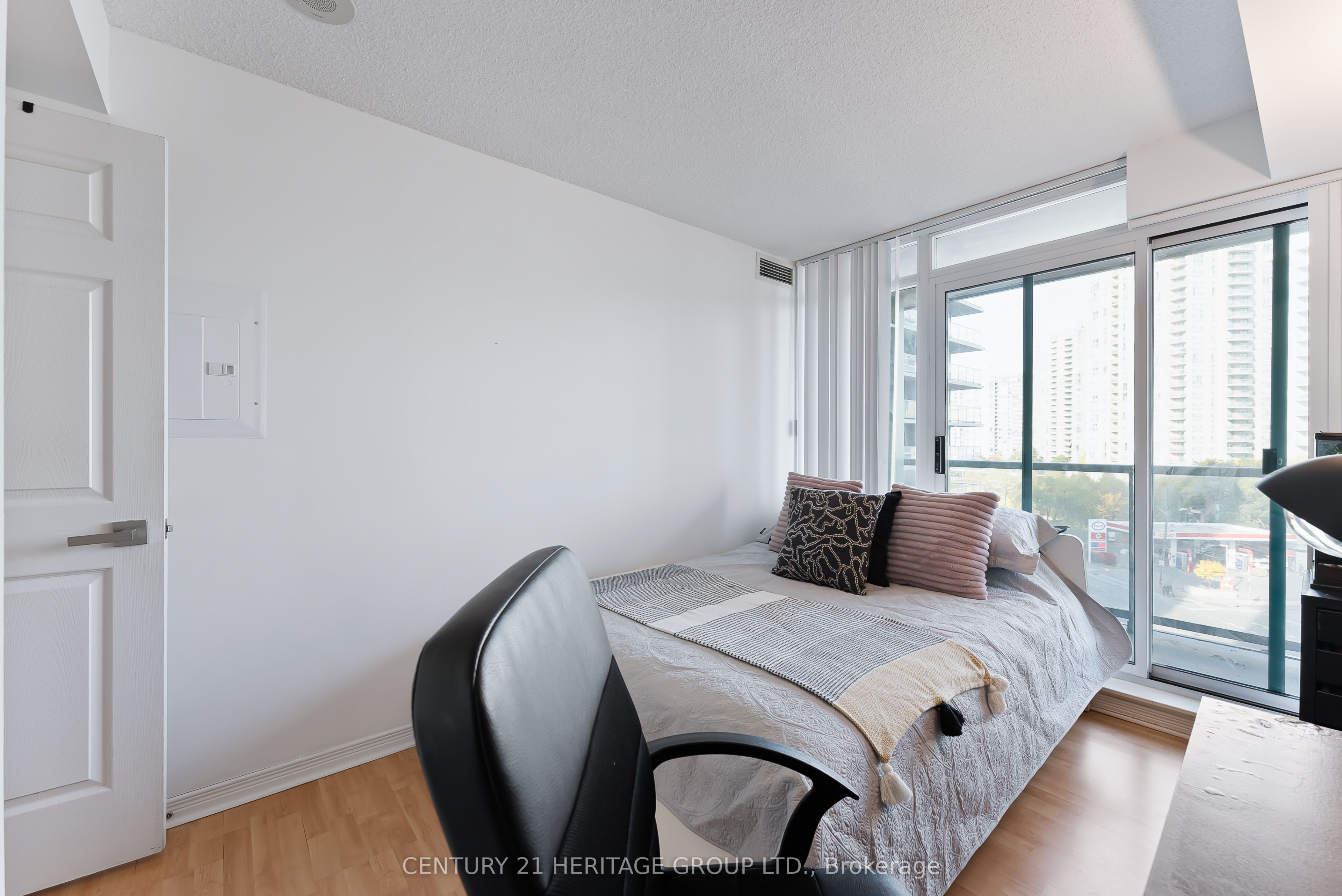 5500 Yonge Street, #710