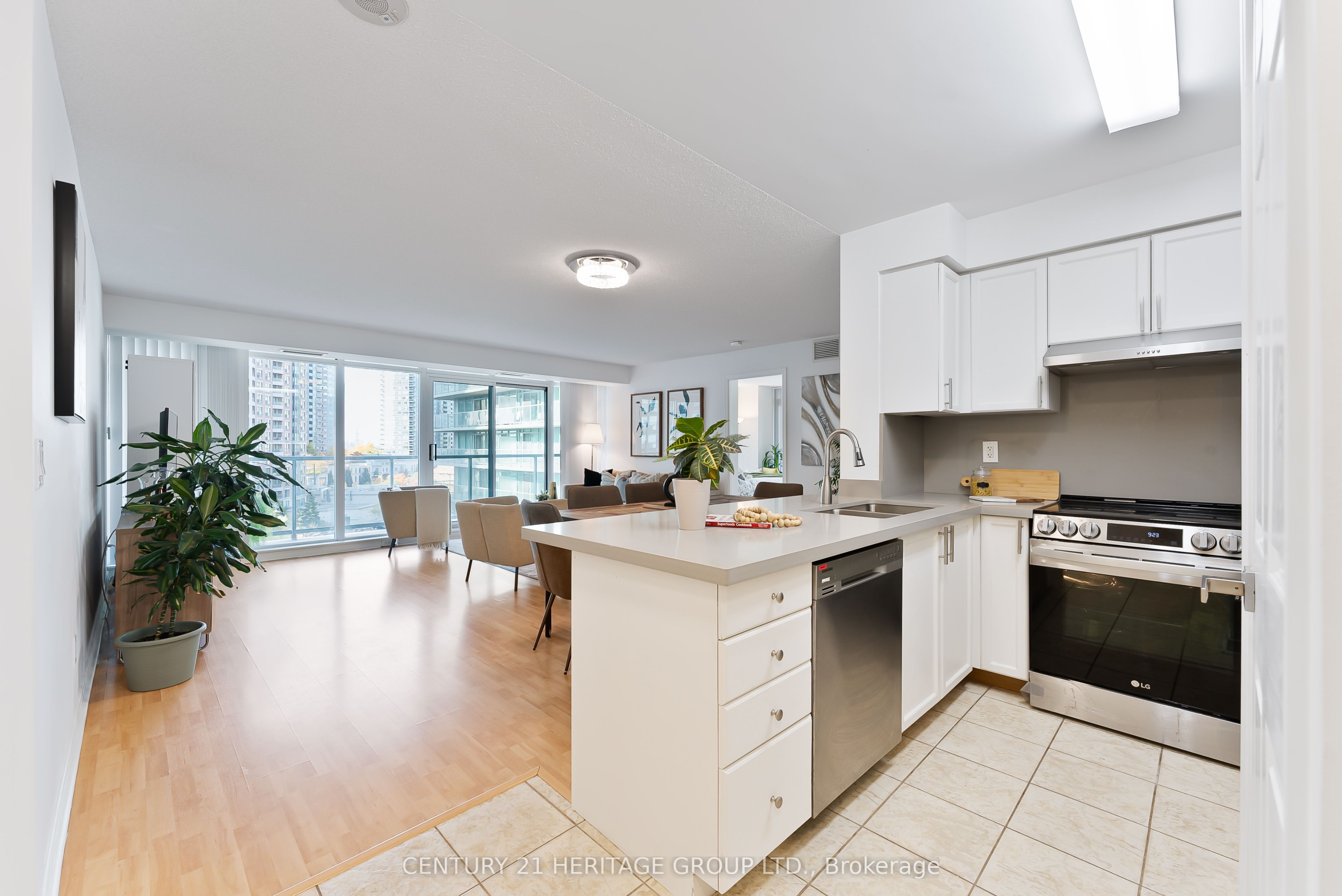 5500 Yonge Street, #710