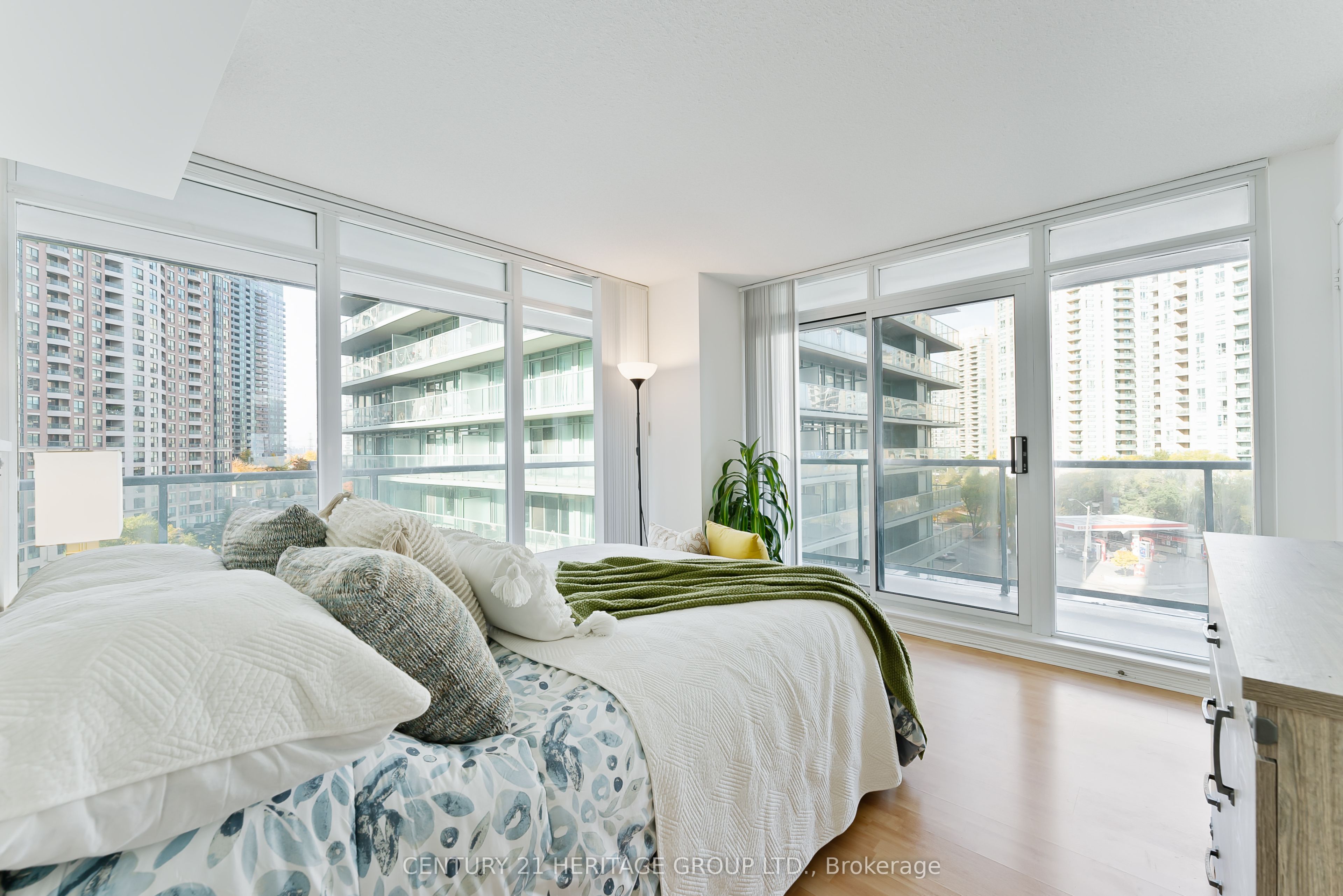 5500 Yonge Street, #710