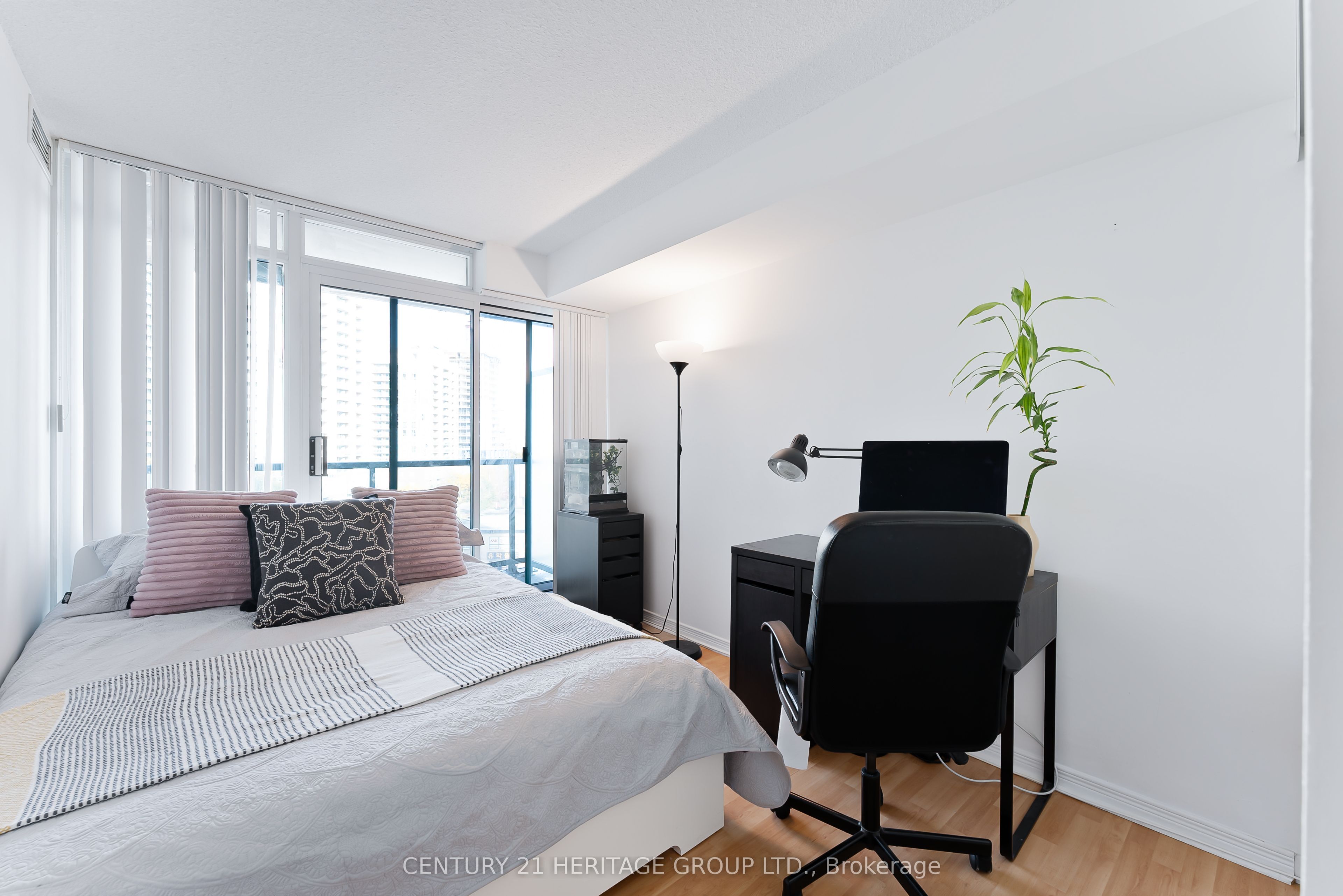 5500 Yonge Street, #710