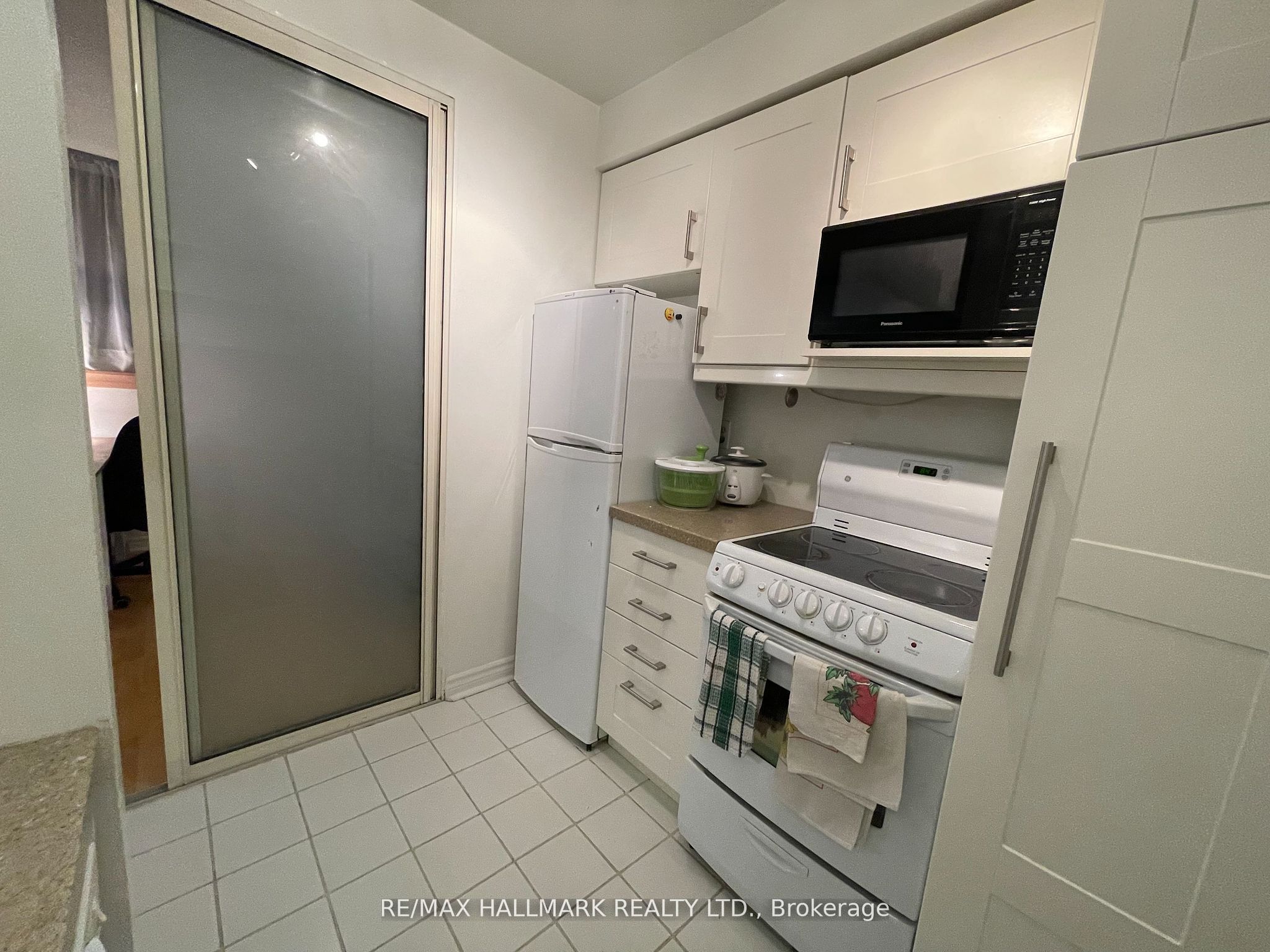 1055 Bay Street, #913