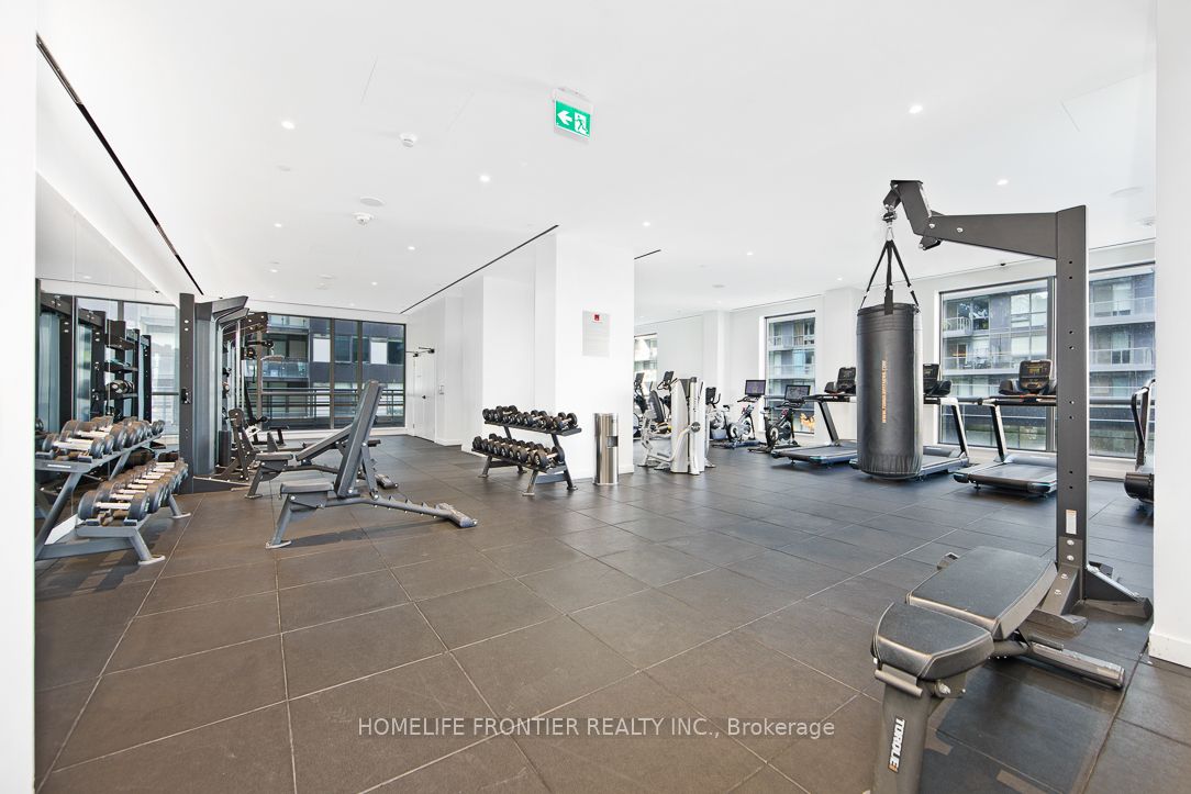 39 Roehampton Avenue #704