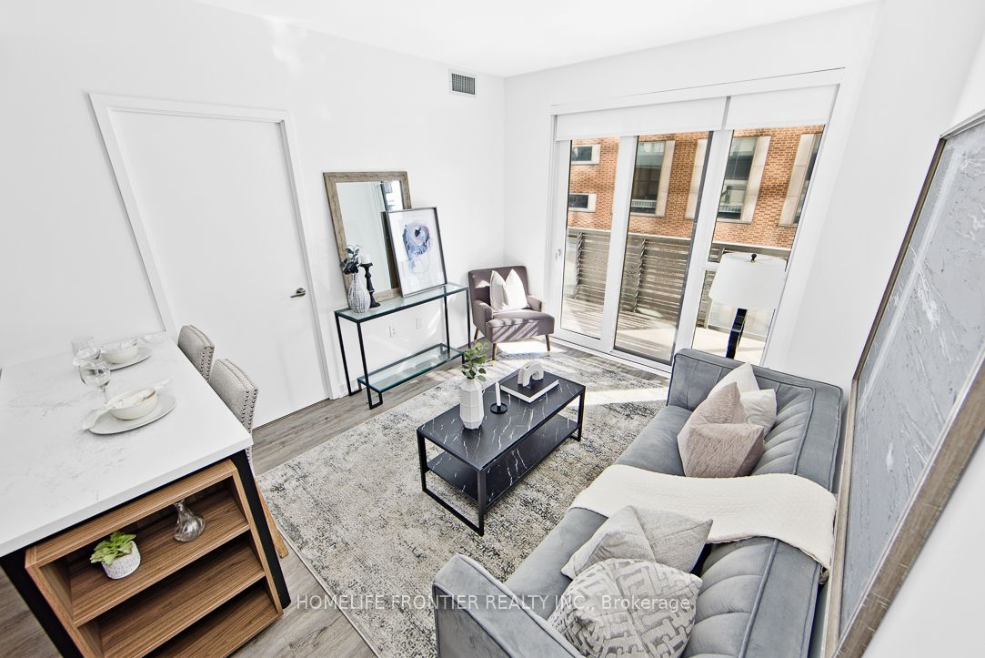 39 Roehampton Avenue #704