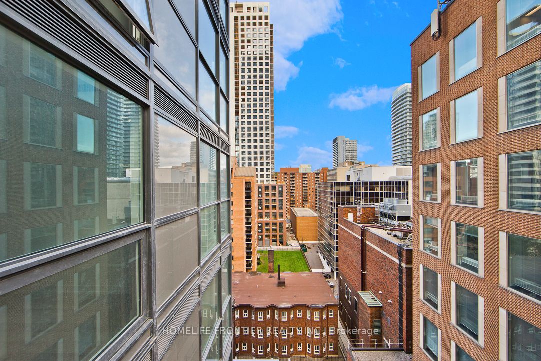 39 Roehampton Avenue #704