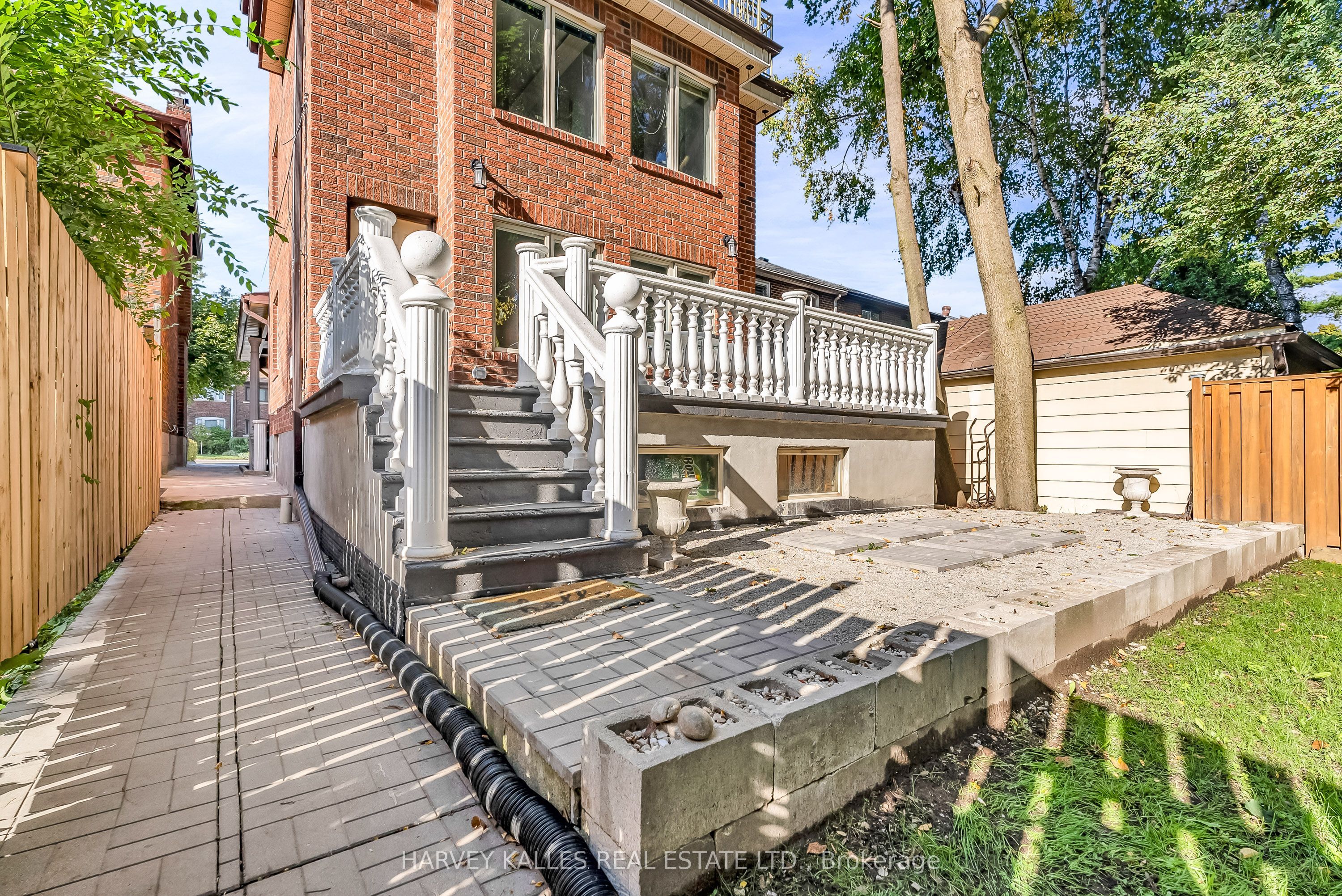 759 Eglinton Avenue E