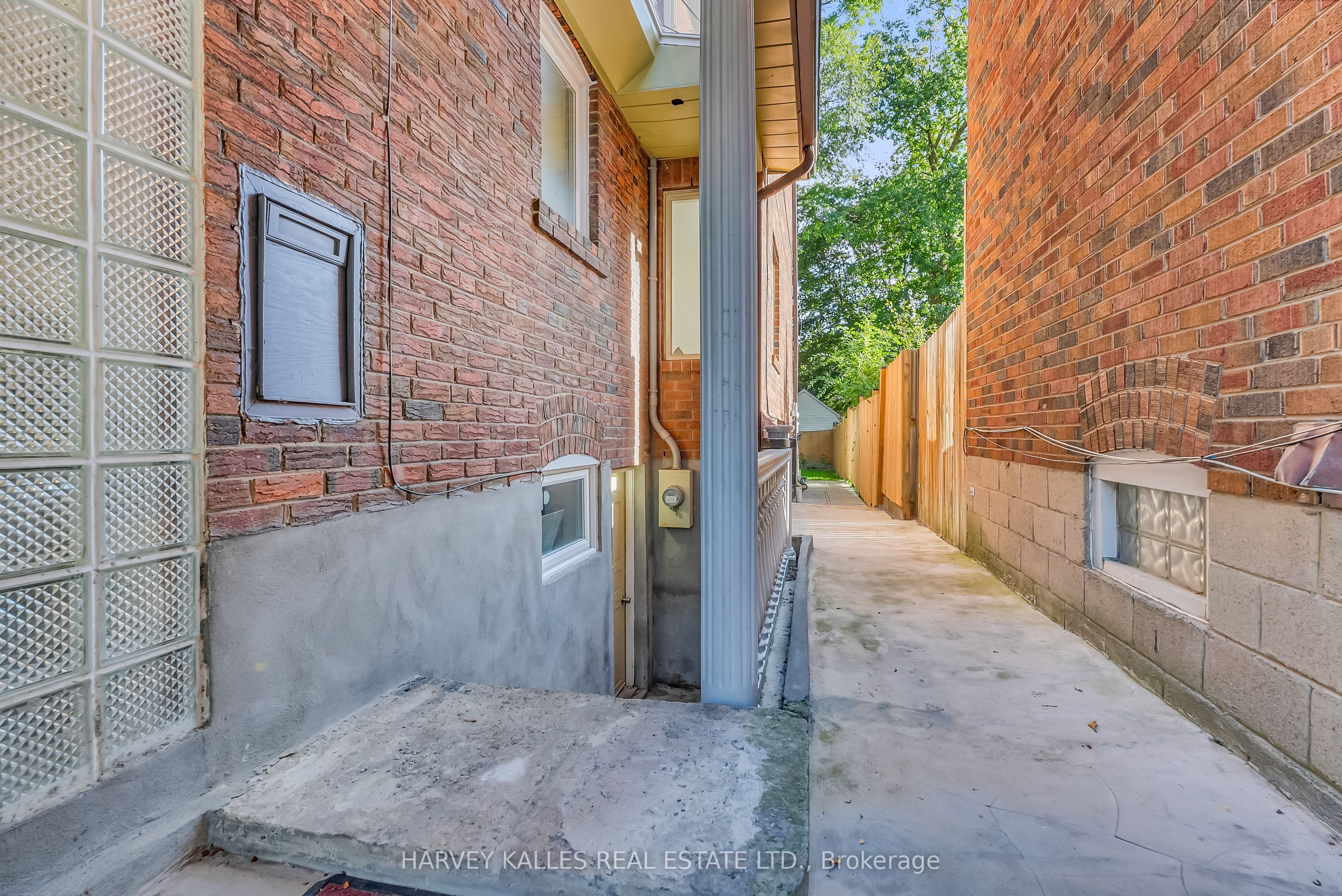 759 Eglinton Avenue E