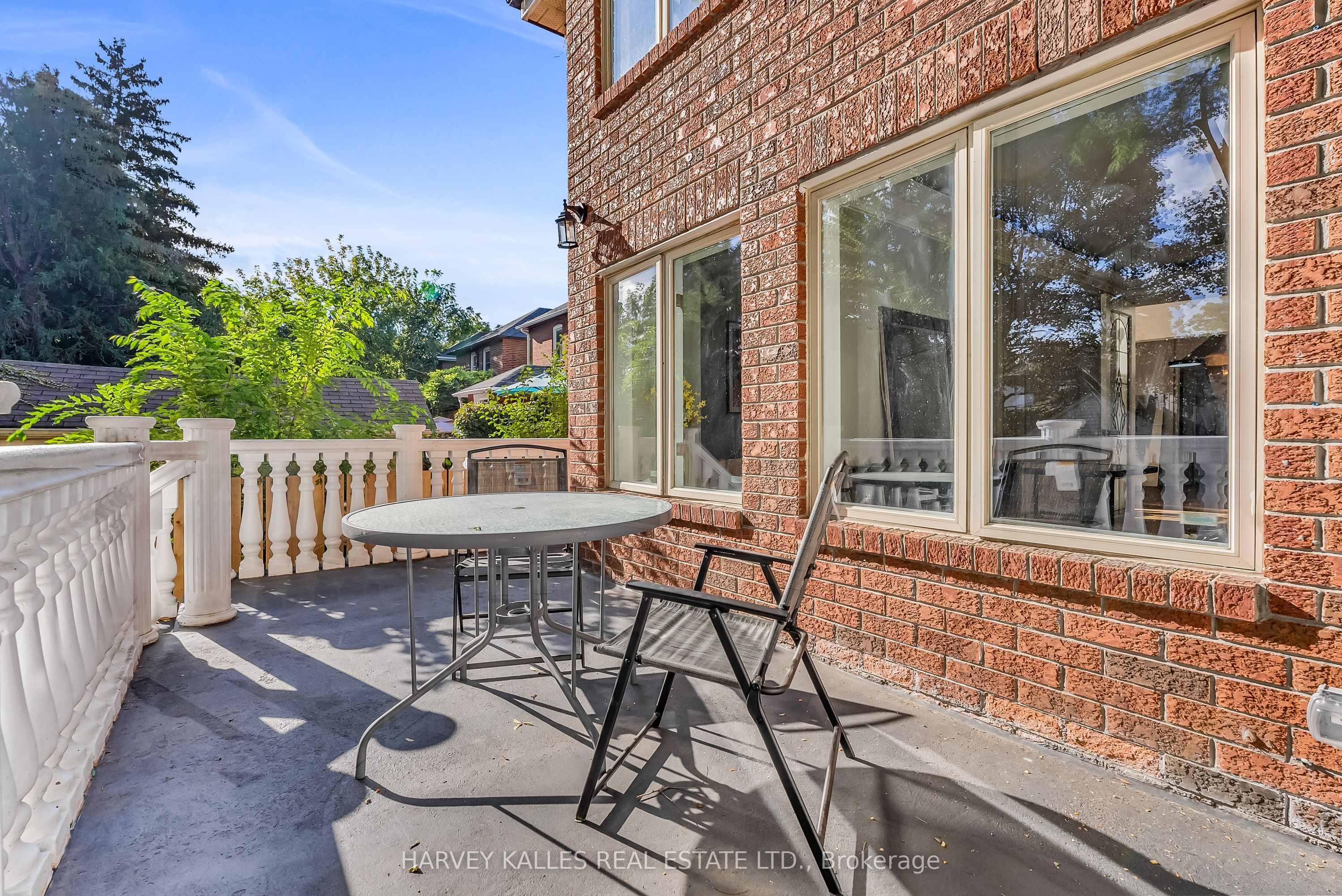 759 Eglinton Avenue E