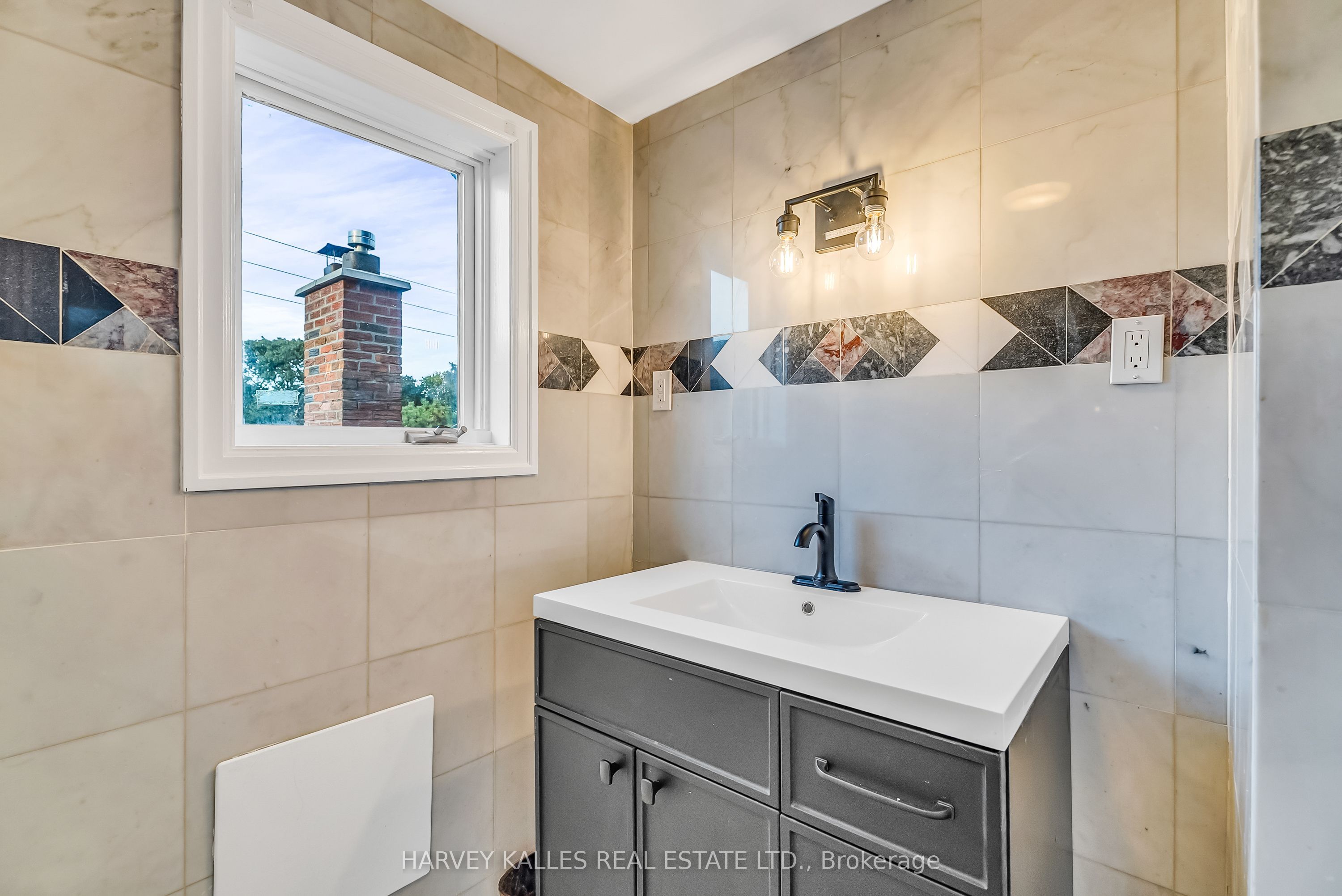 759 Eglinton Avenue E