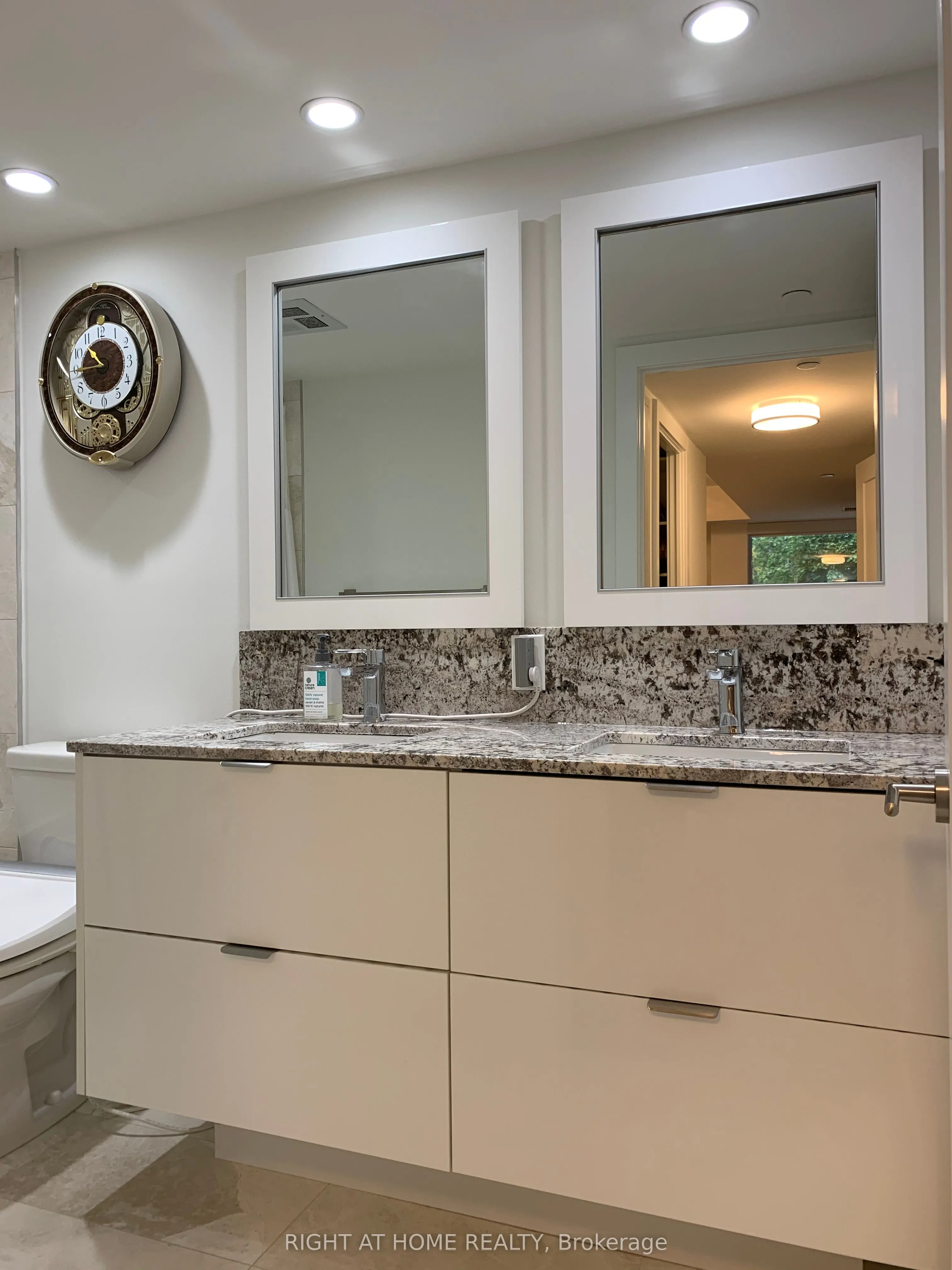 80 Vanauley Street, #110