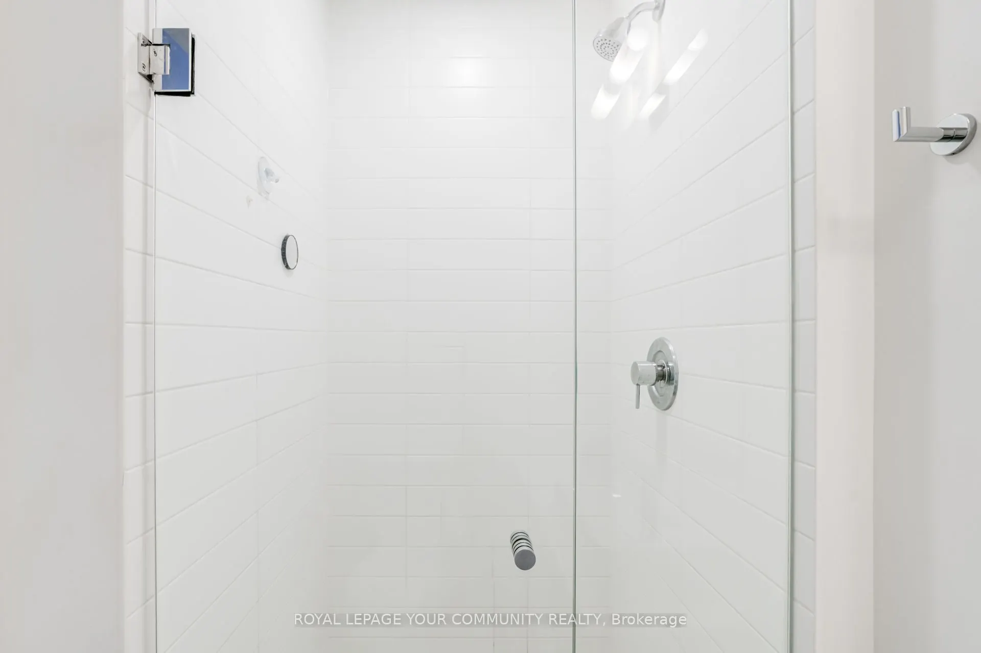 27 Bathurst Street W, #1516