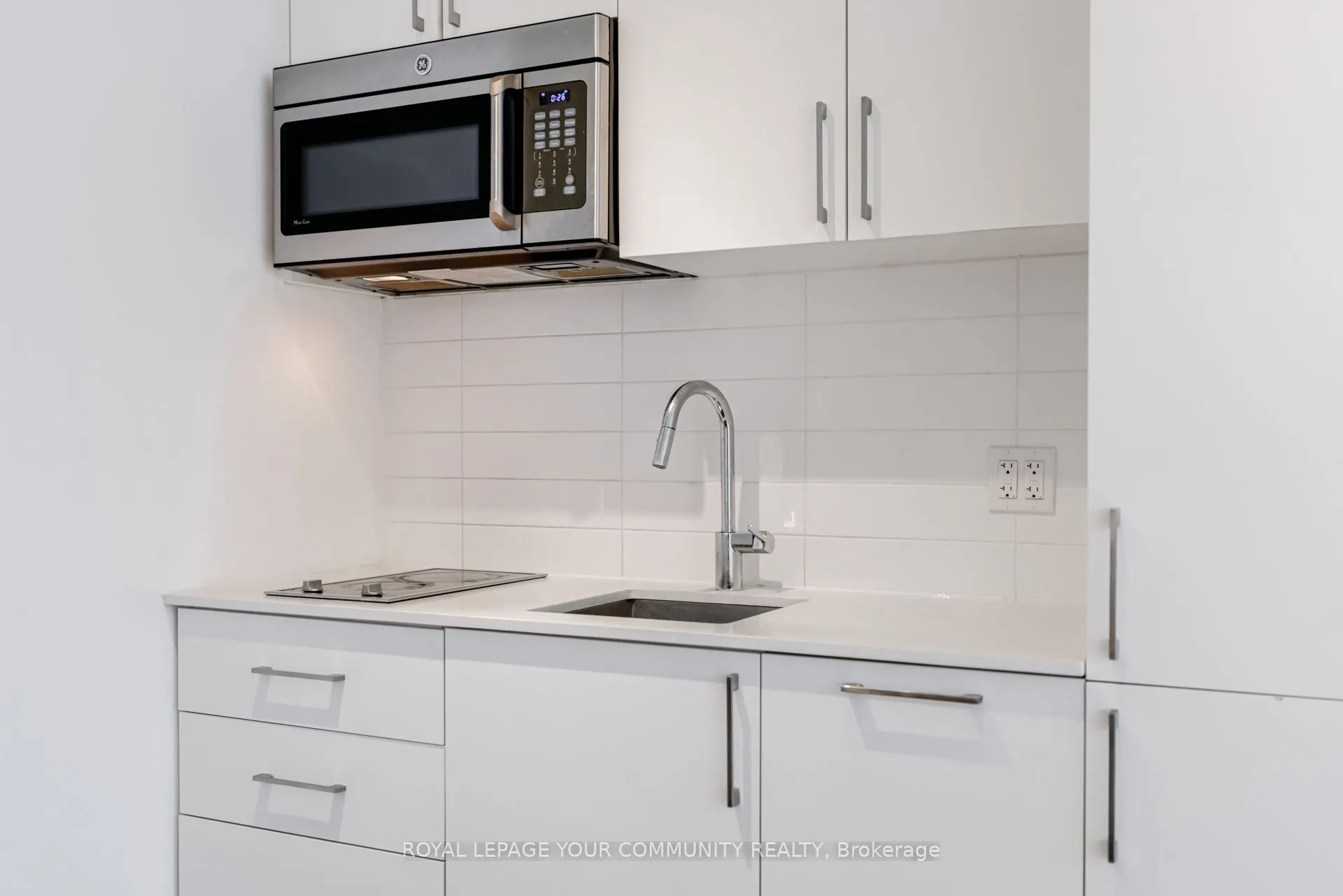 27 Bathurst Street W, #1516