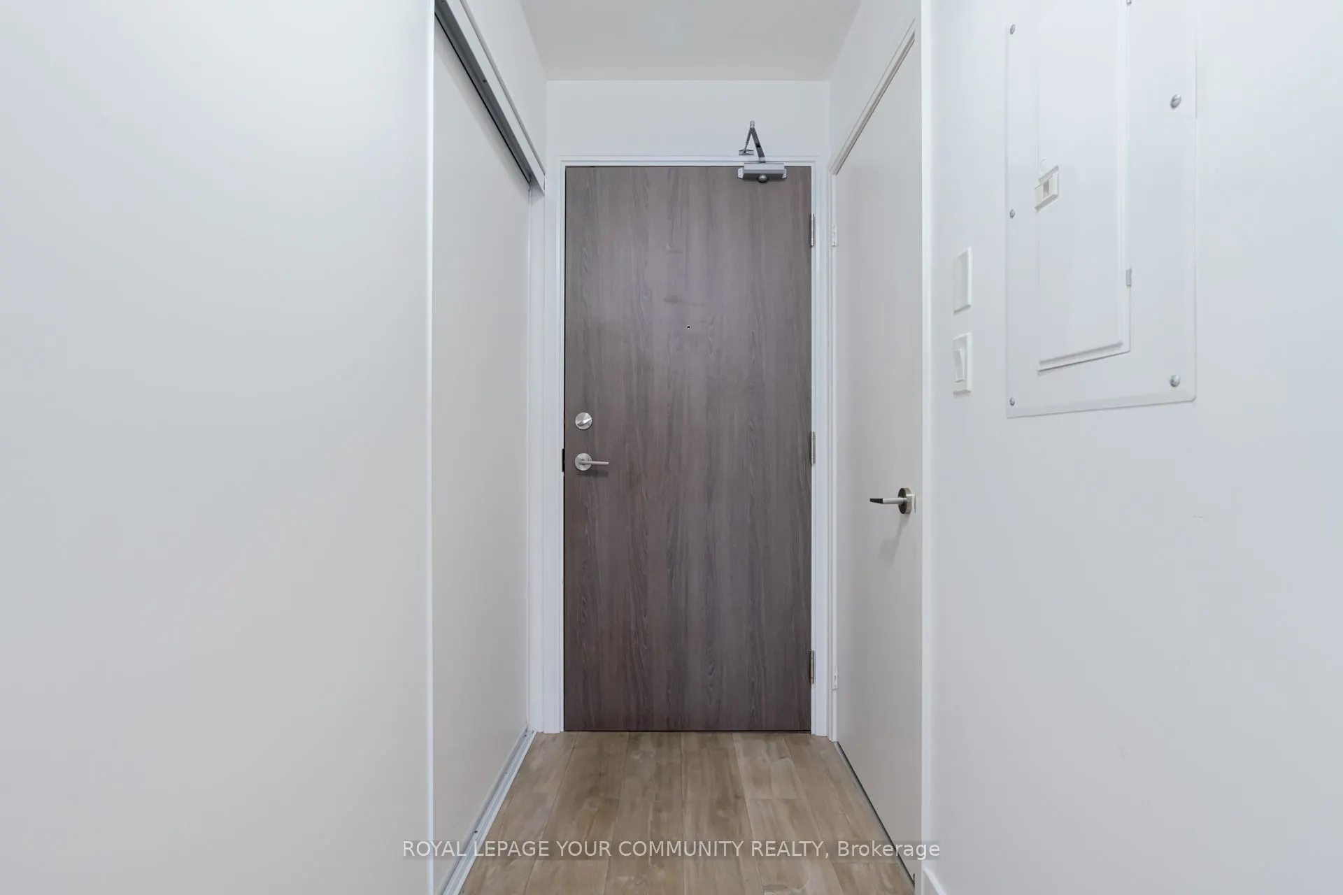 27 Bathurst Street W, #1516