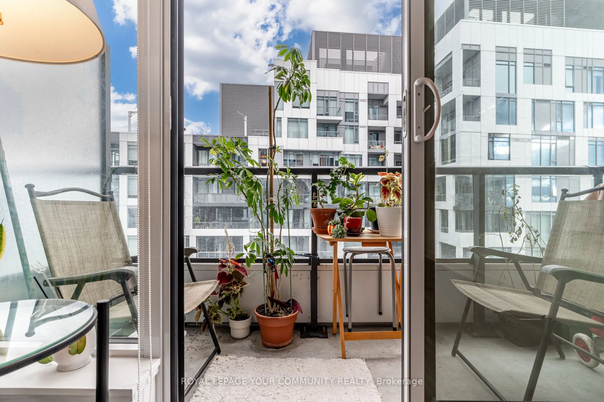 27 Bathurst Street W, #1516