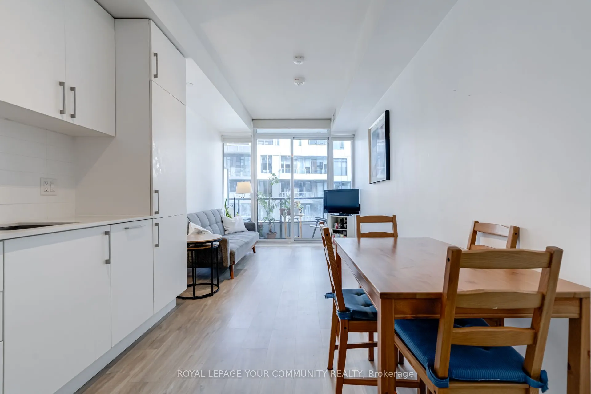 27 Bathurst Street W, #1516