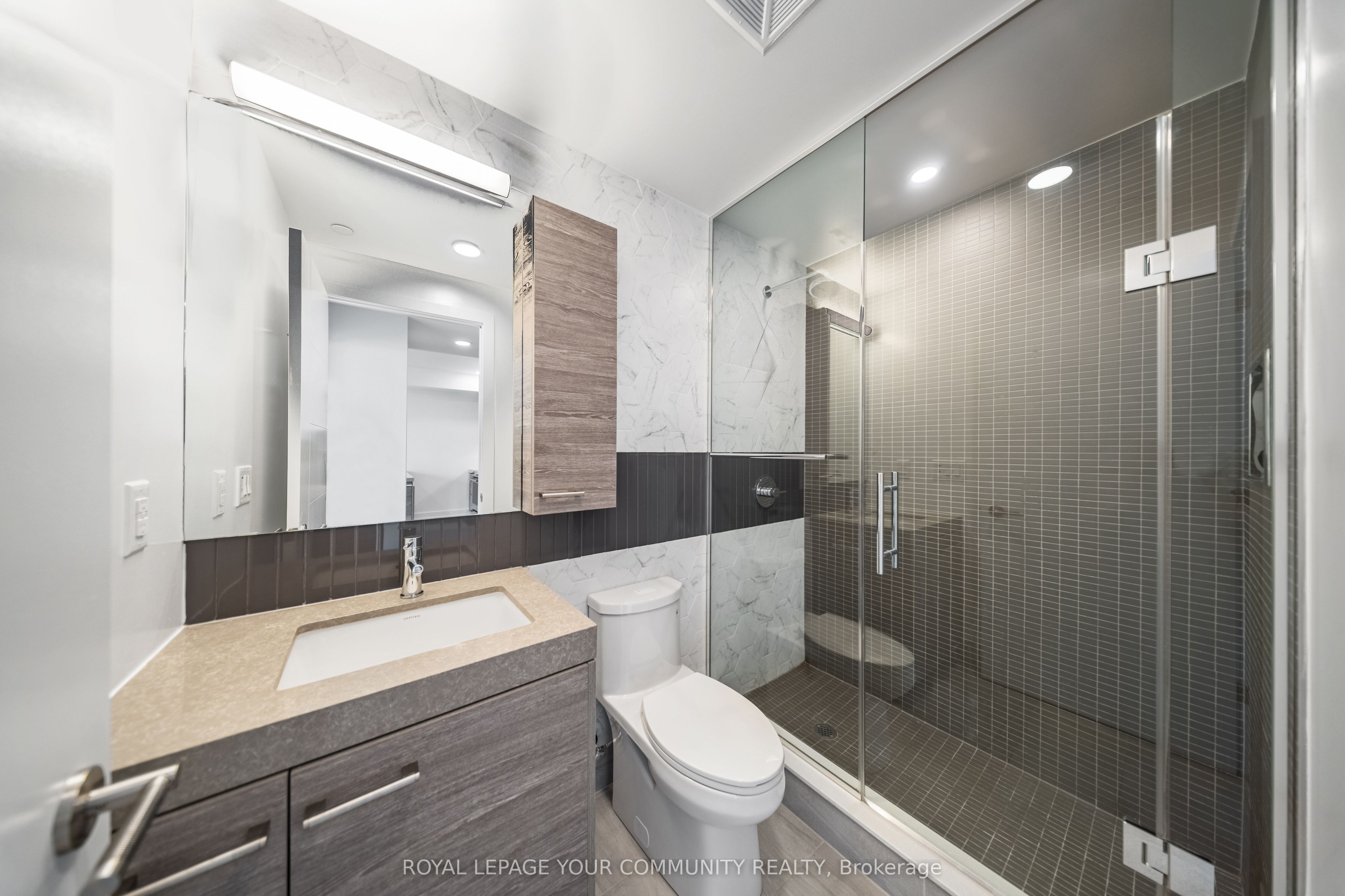 484 Spadina Avenue, #1205