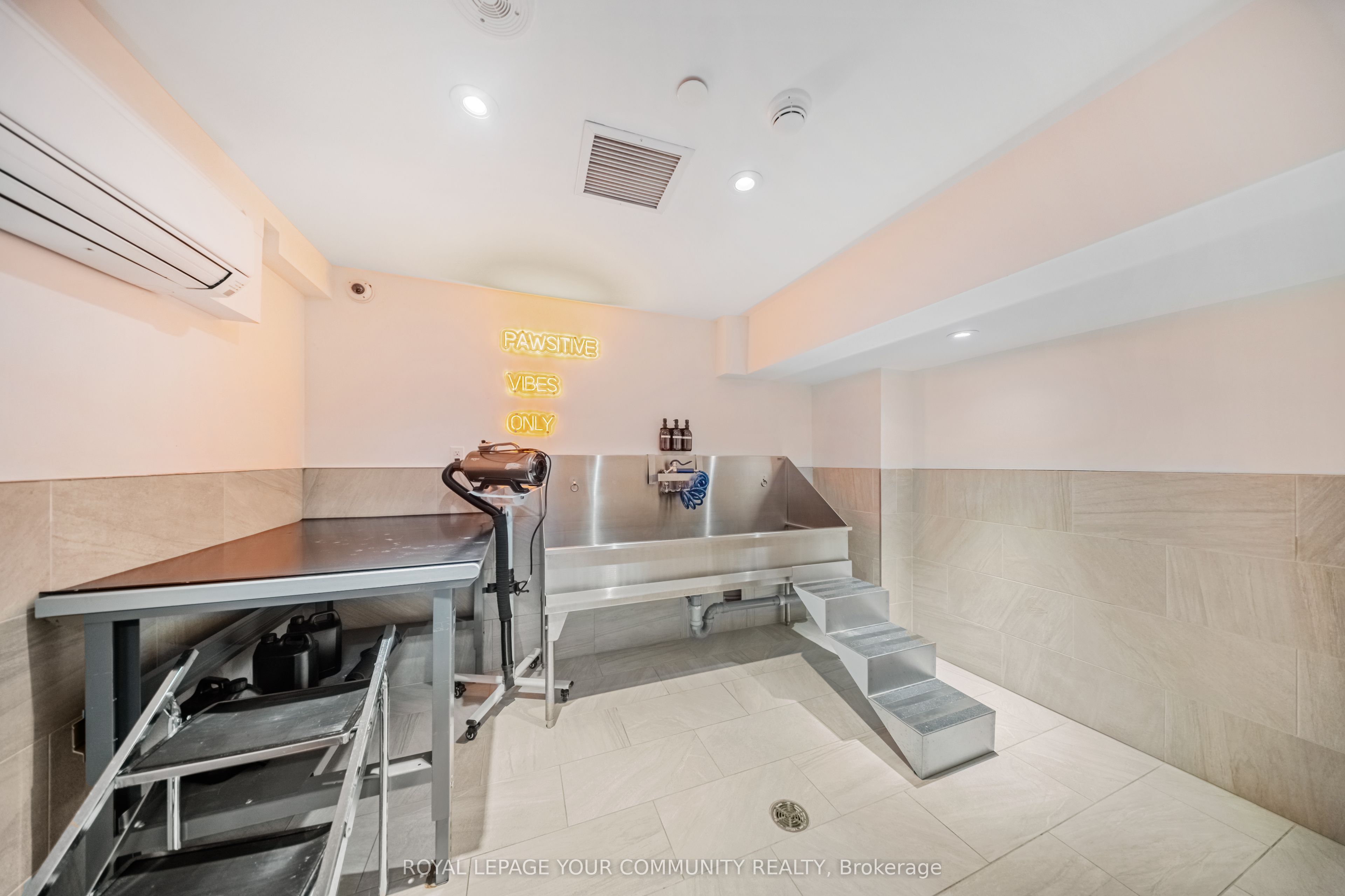 484 Spadina Avenue, #1205