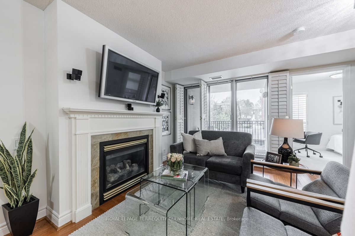 2 Alexandra Boulevard W, #207