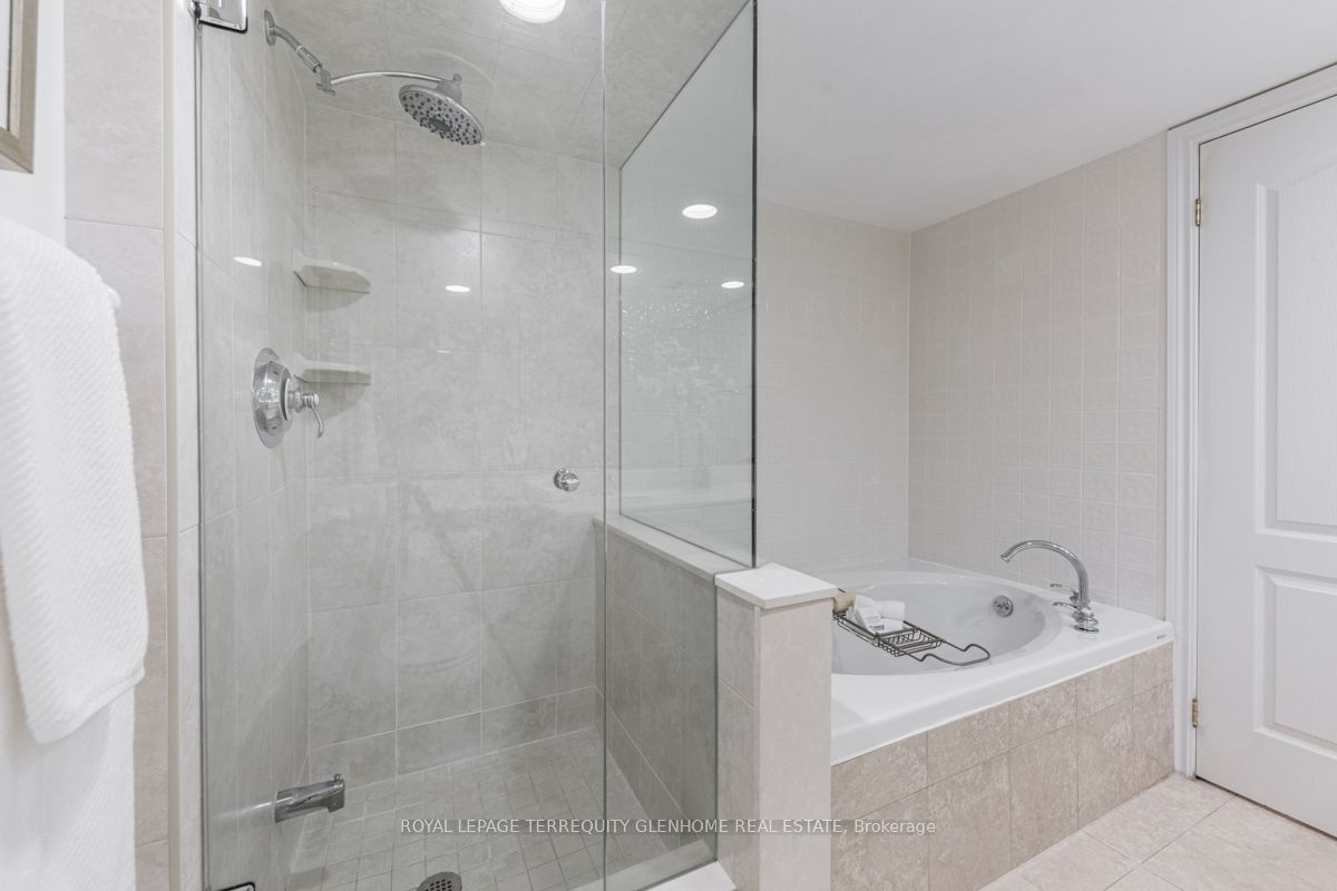 2 Alexandra Boulevard W, #207