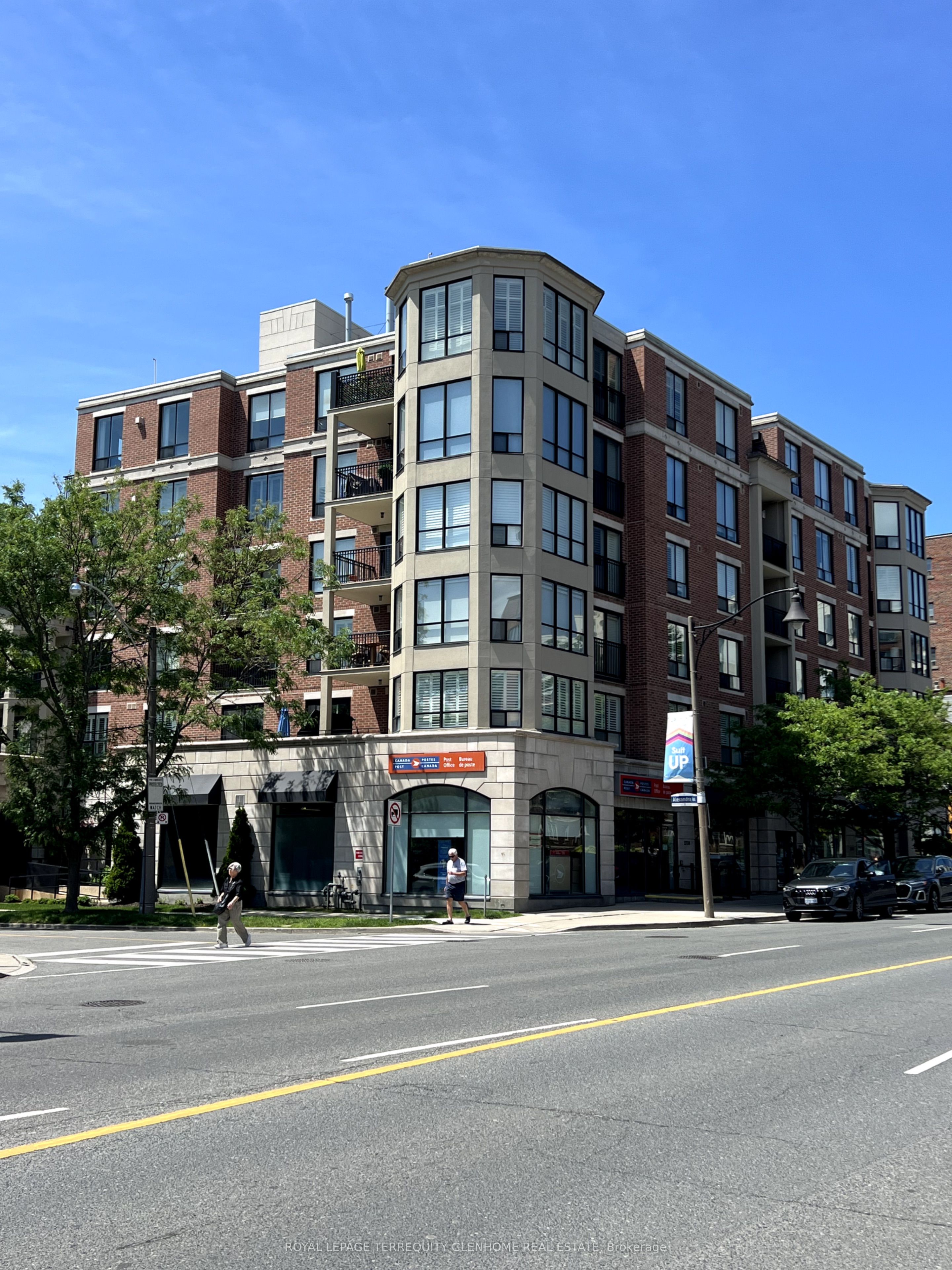 2 Alexandra Boulevard W, #207