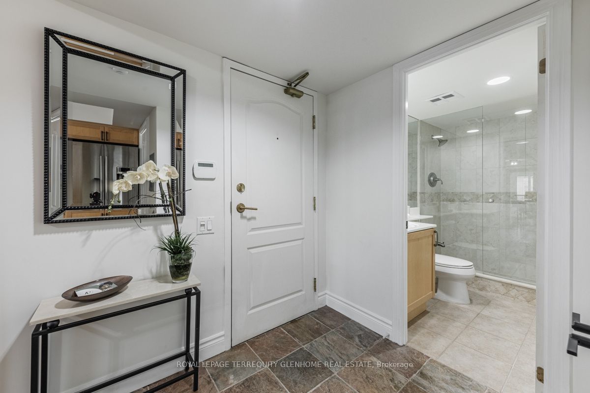 2 Alexandra Boulevard W, #207