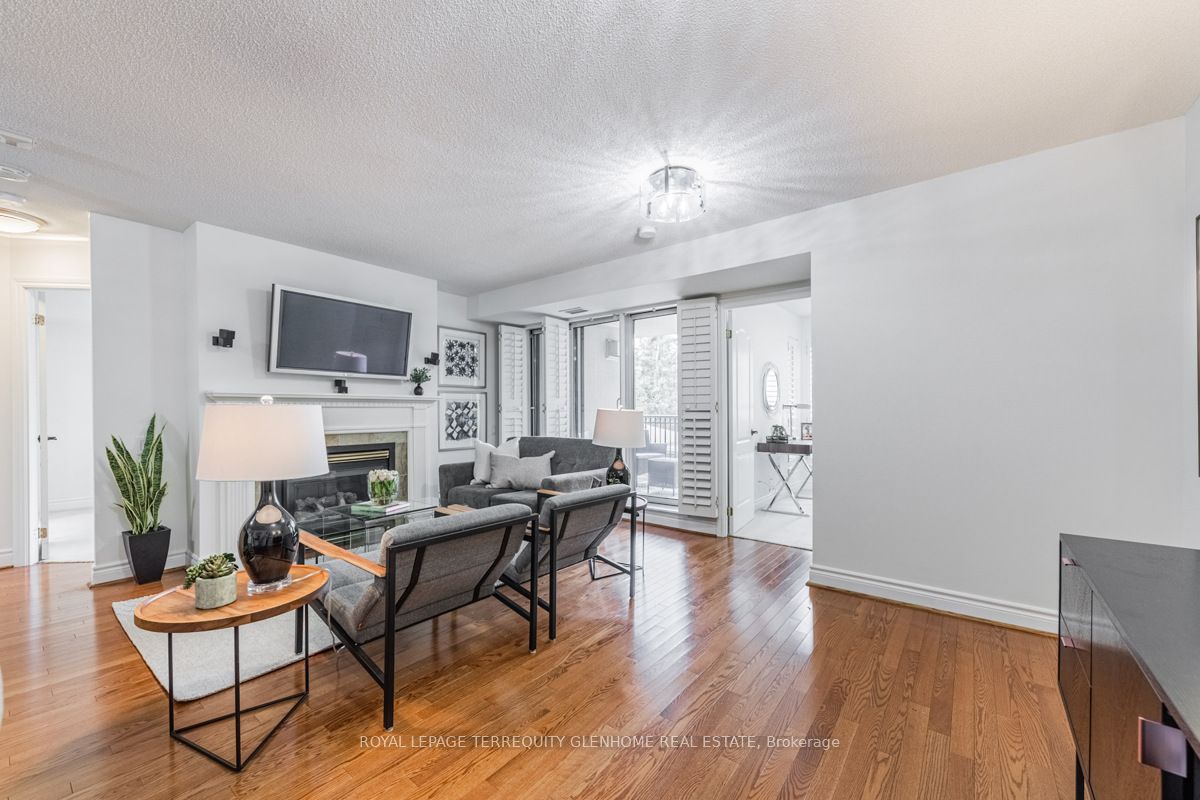 2 Alexandra Boulevard W, #207