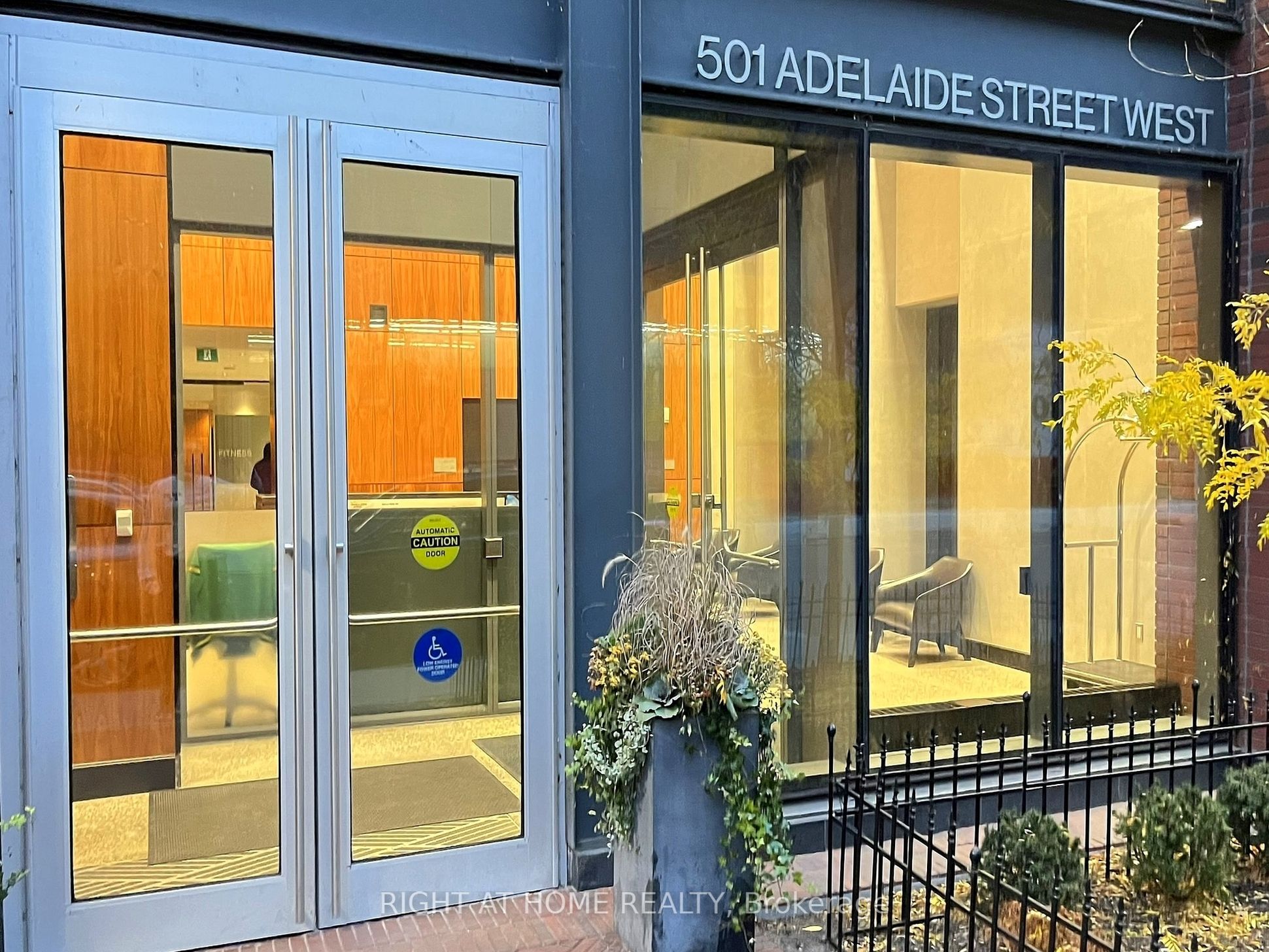 501 Adelaide Street W, #802