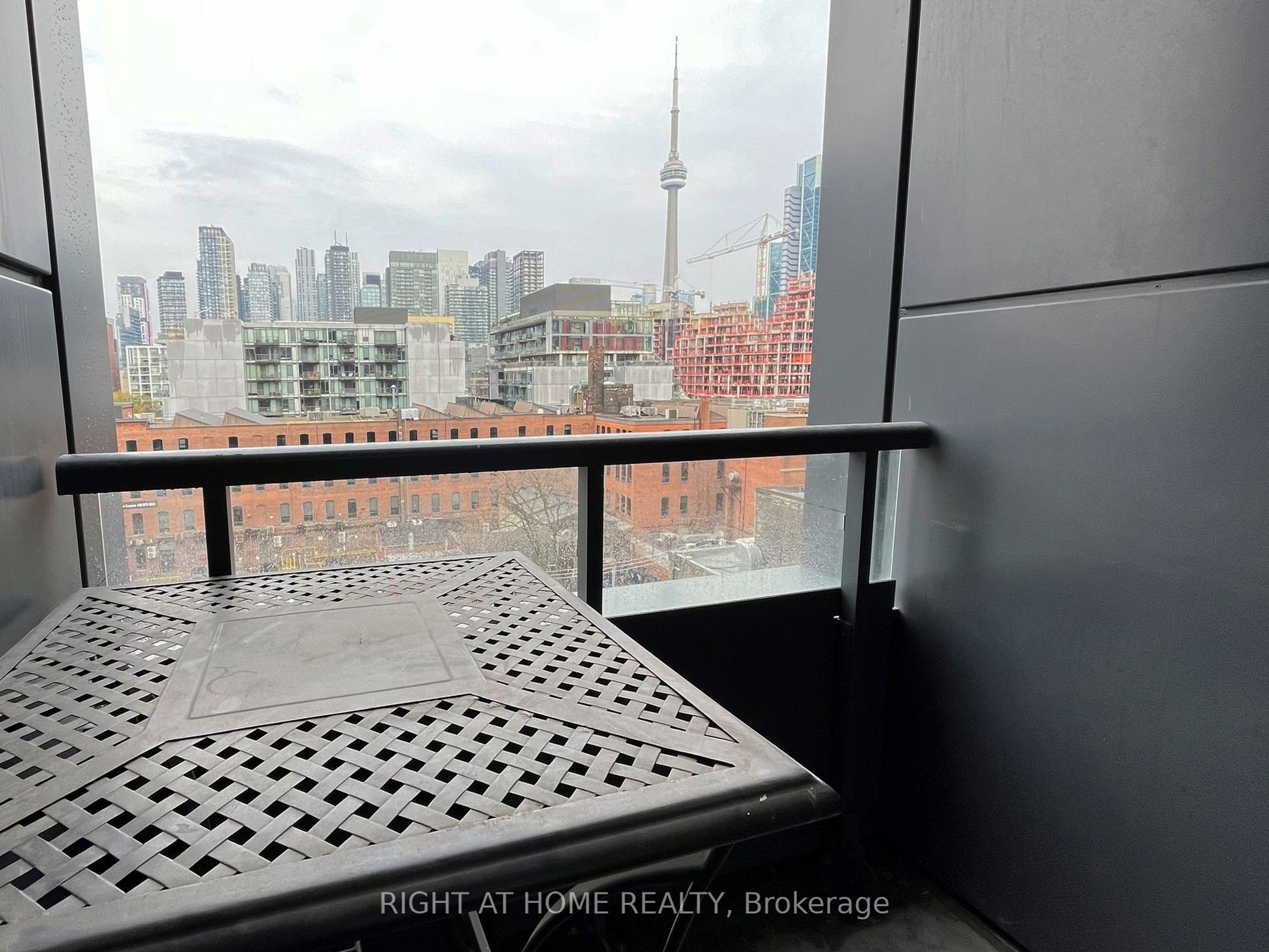 501 Adelaide Street W, #802