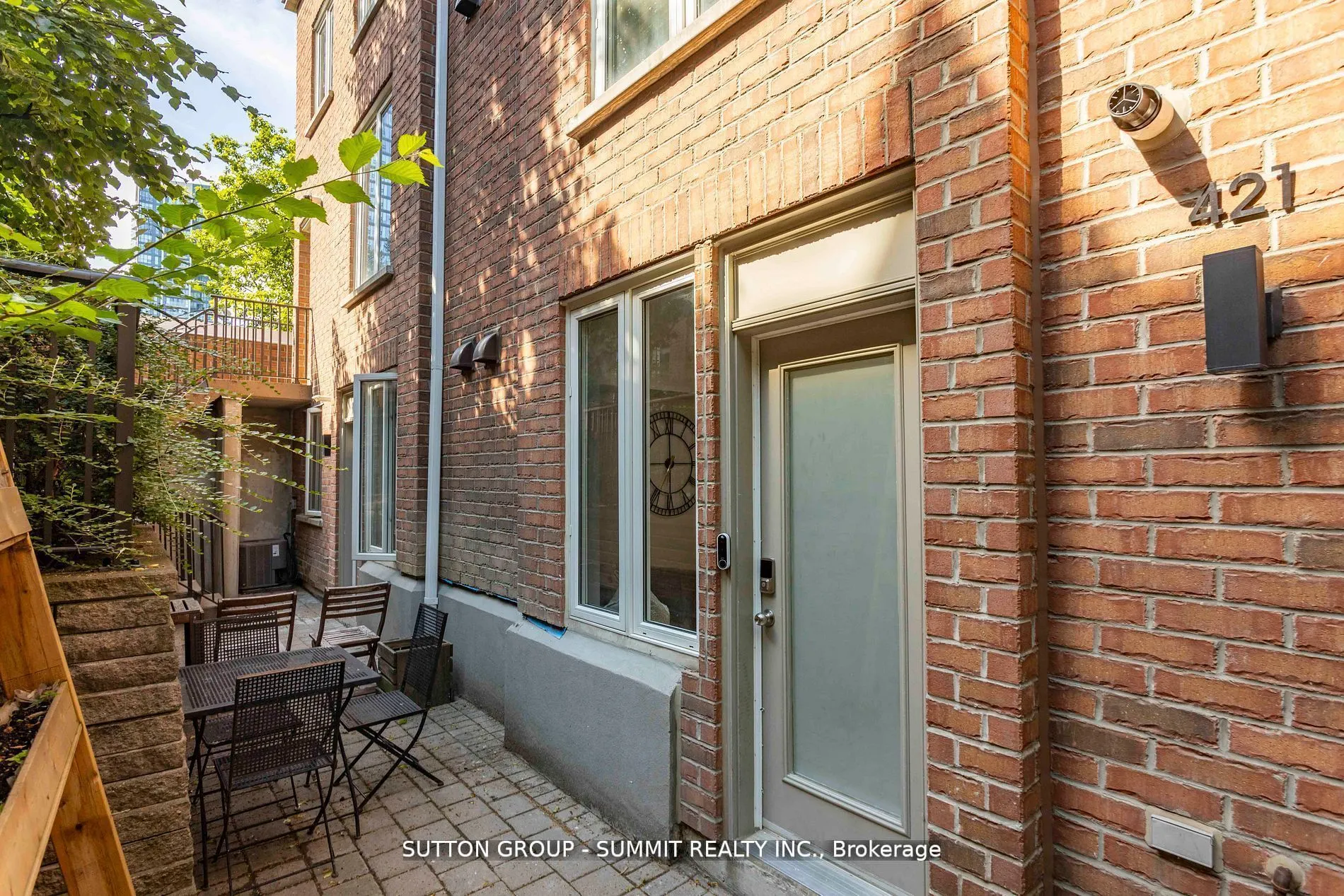 12 Douro Street #421