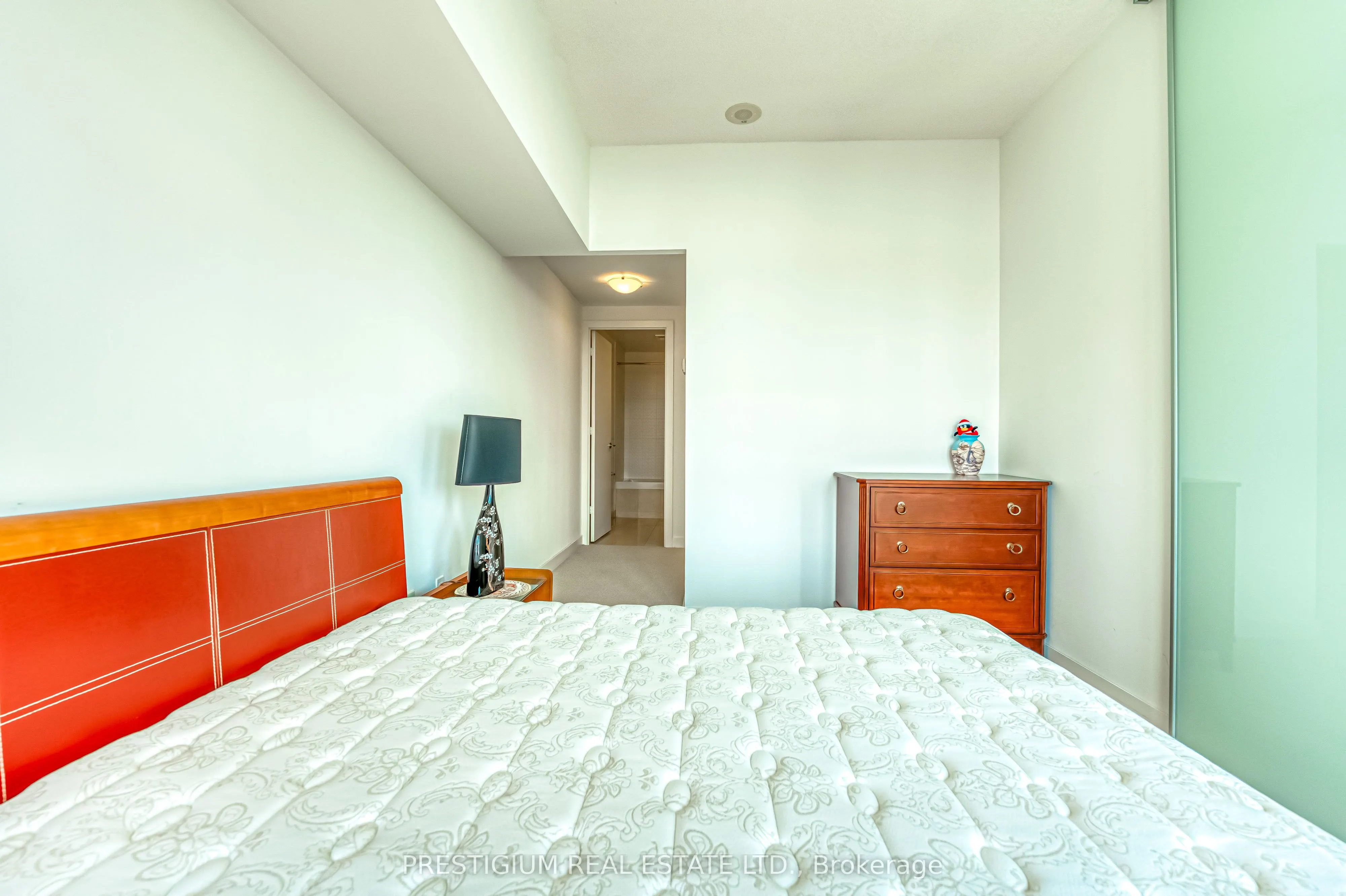 33 CHARLES Street E, #3704