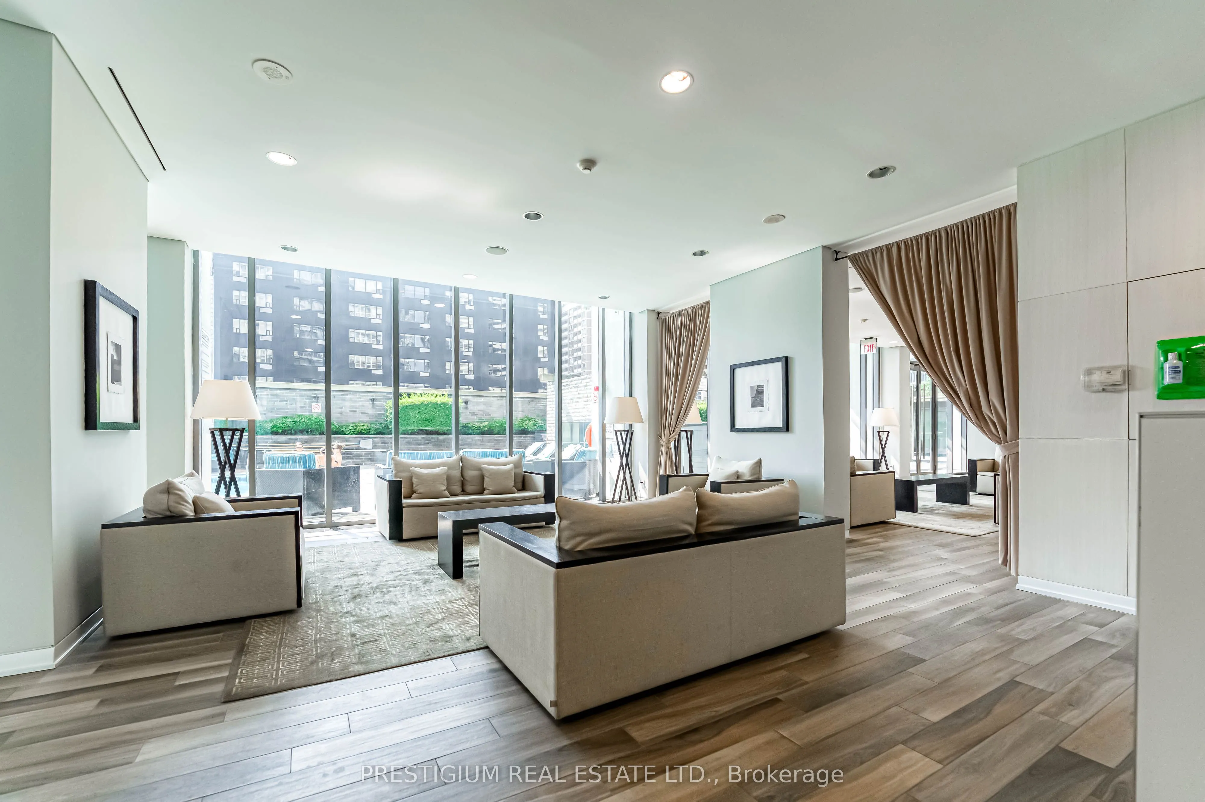 33 CHARLES Street E, #3704