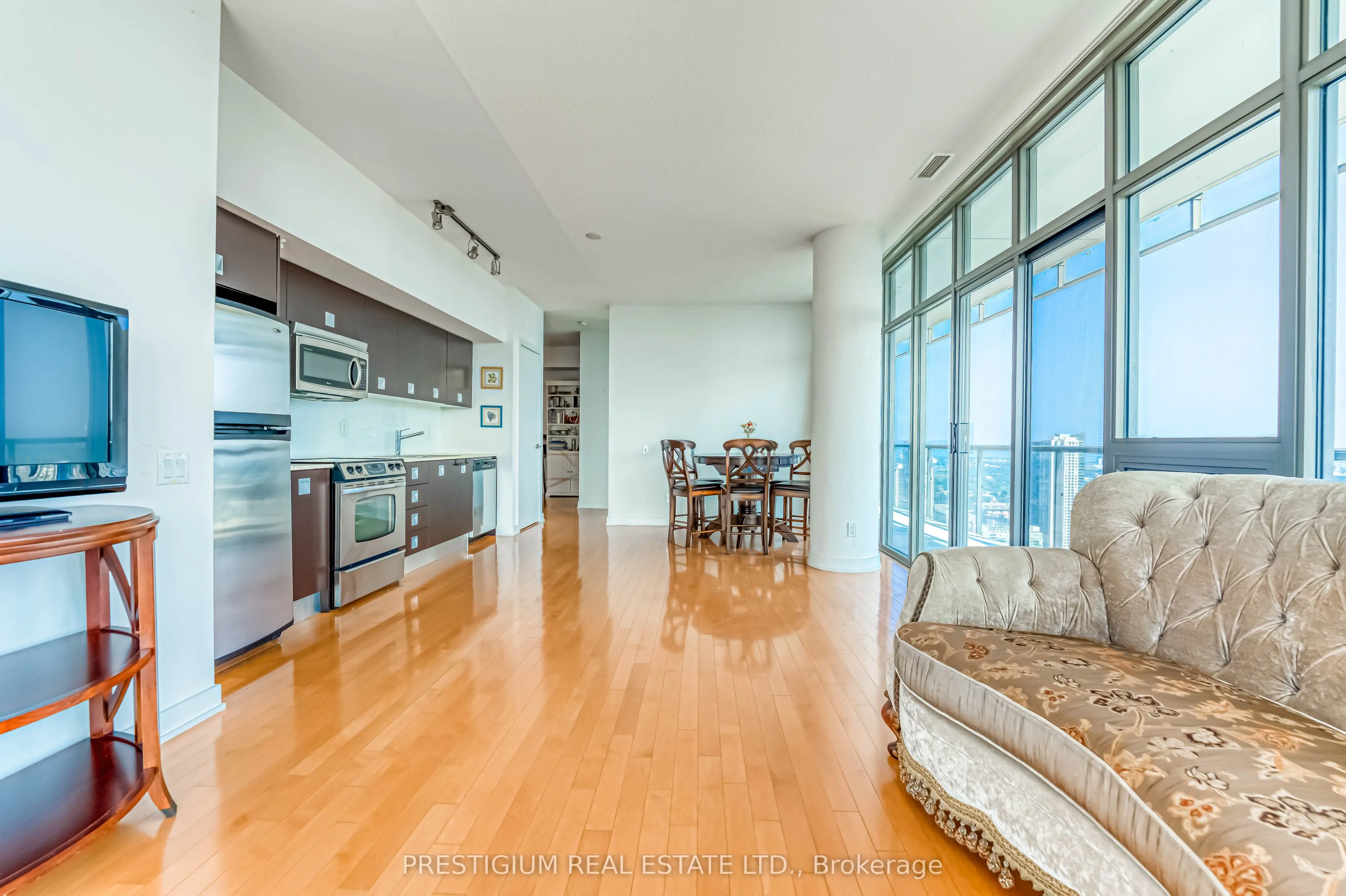 33 CHARLES Street E, #3704