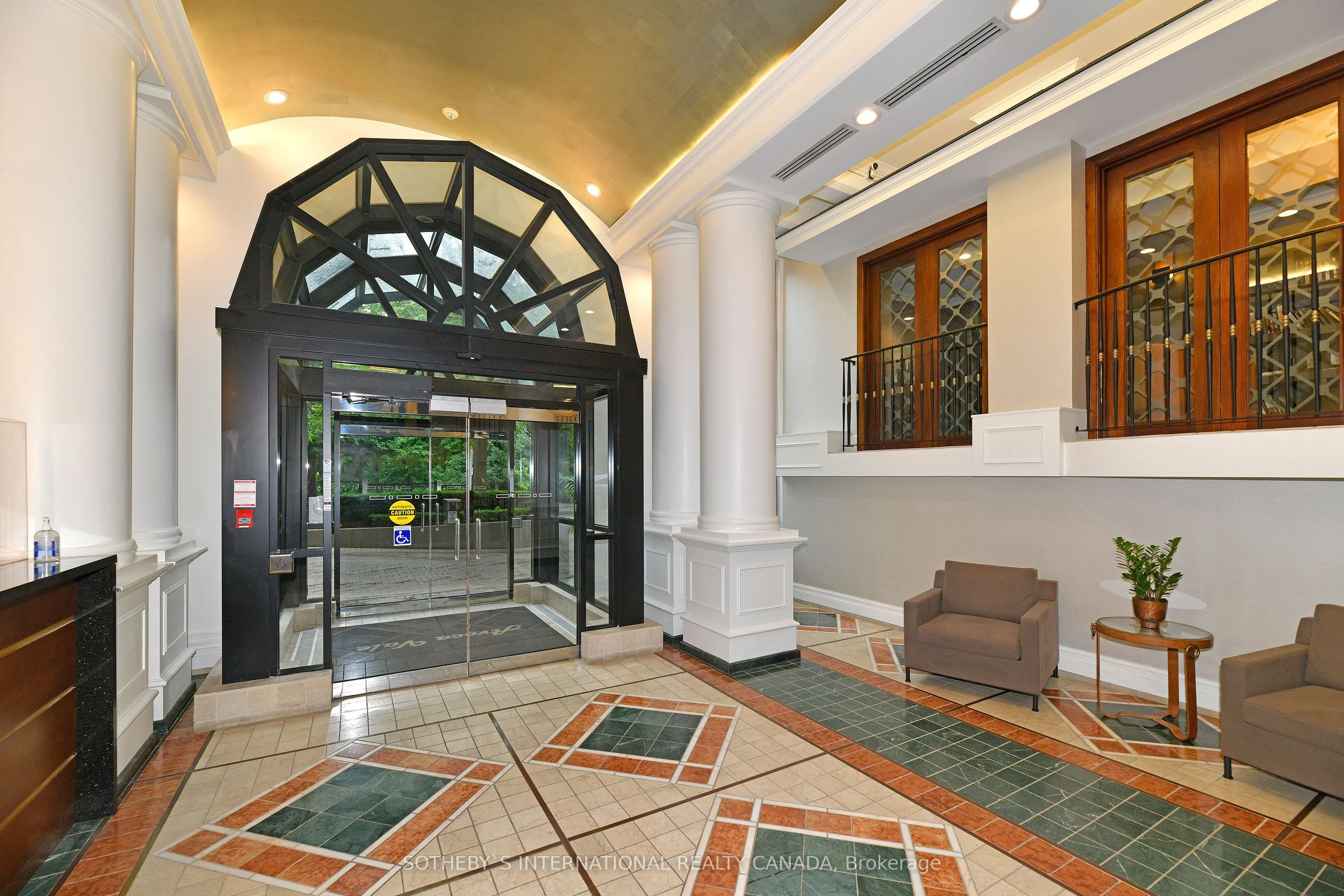 38 Avoca Avenue #704