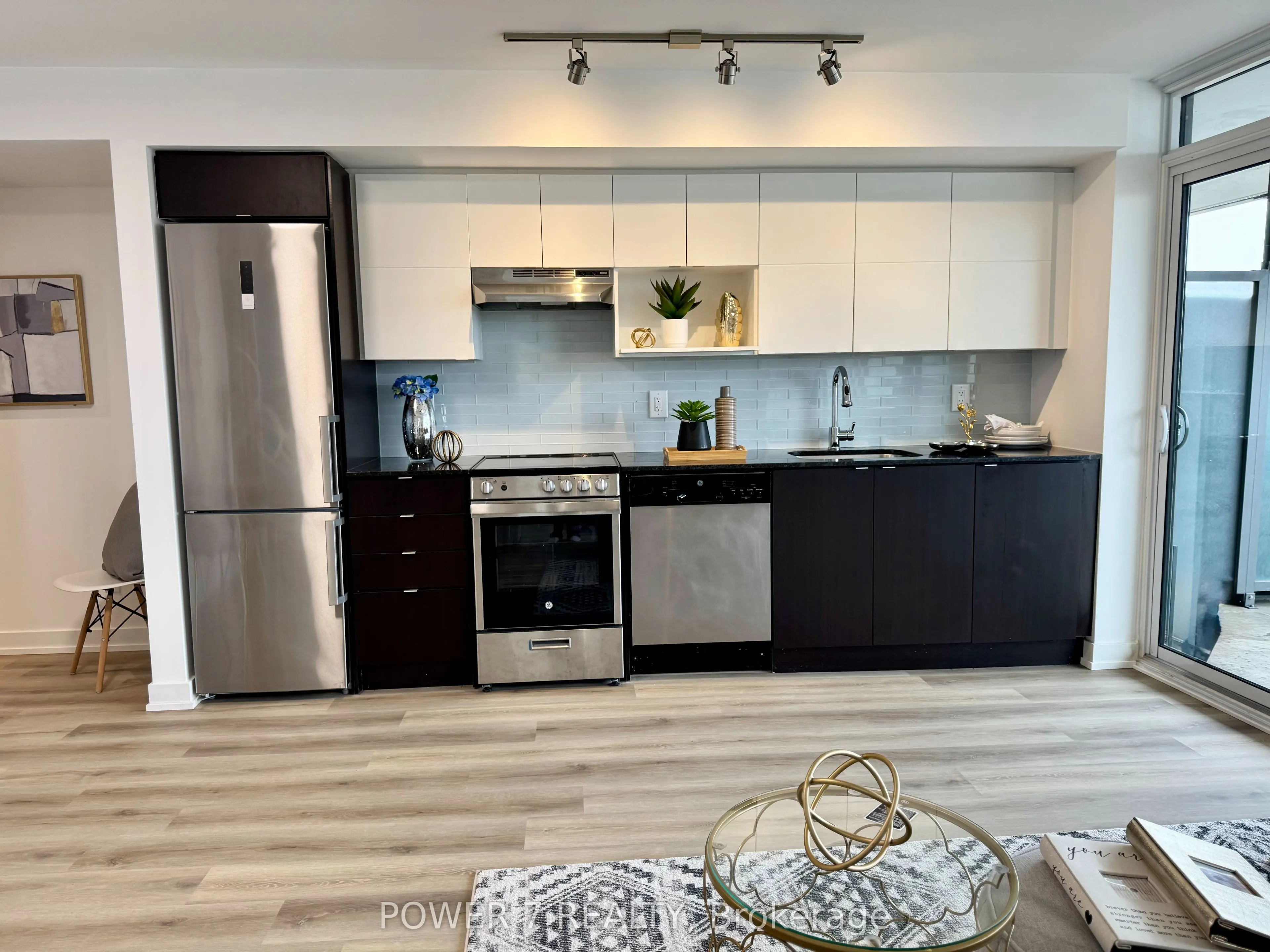 120 Varna Drive, #614
