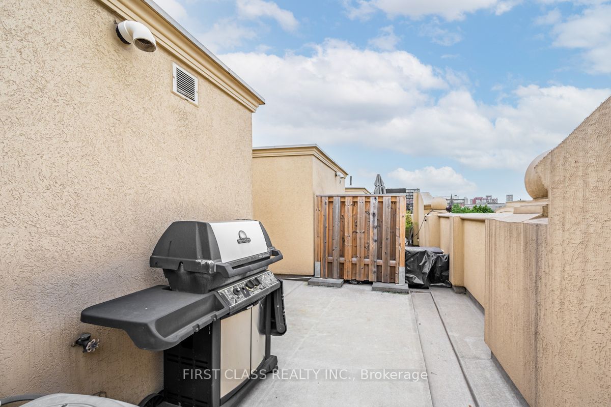 78 Carr Street, #25