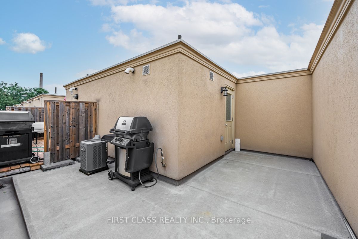 78 Carr Street, #25